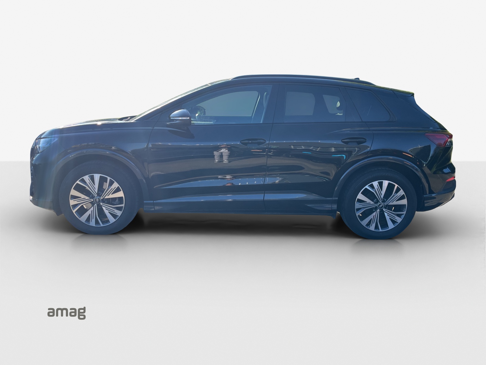 AUDI Q4 e-tron 35-showroom-element-1
