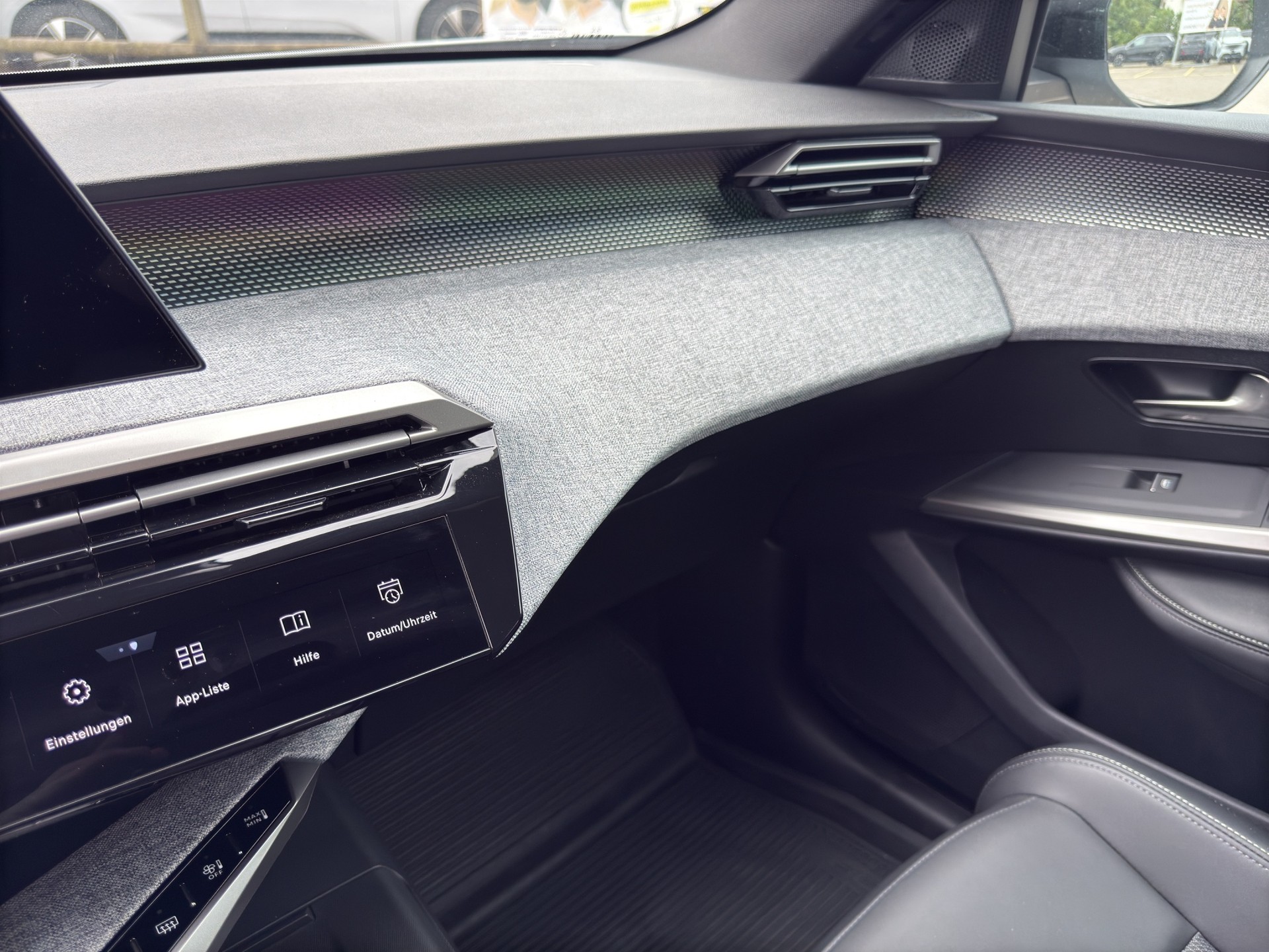 PEUGEOT 5008 1.2 Hybrid e-DCS6 GT 7 Plätzer-image-40