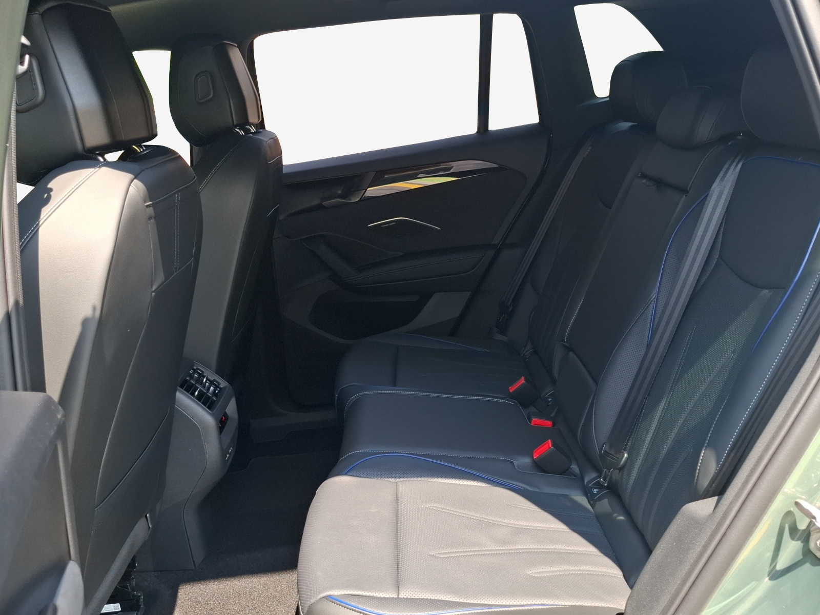 VW Tiguan 2.0 TSI DSG R-Line Plus 4Motion-image-11
