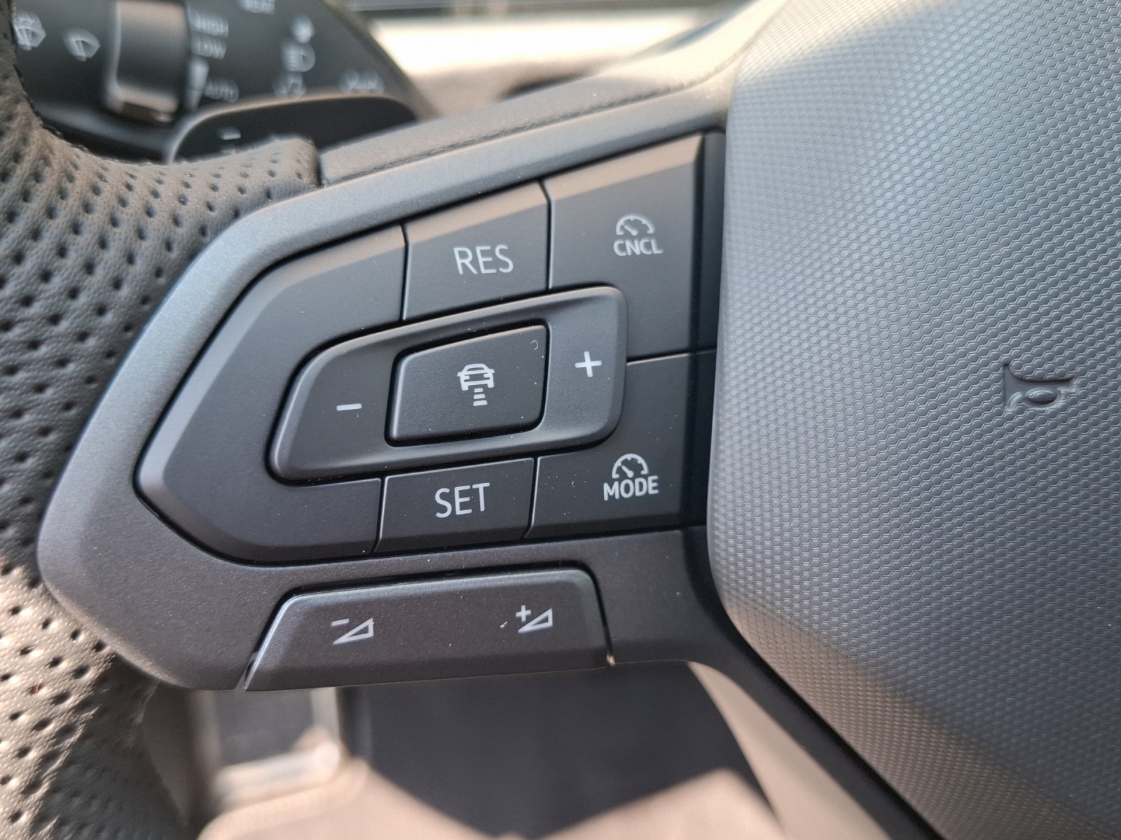 VW Tiguan 2.0 TSI DSG R-Line Plus 4Motion-image-15