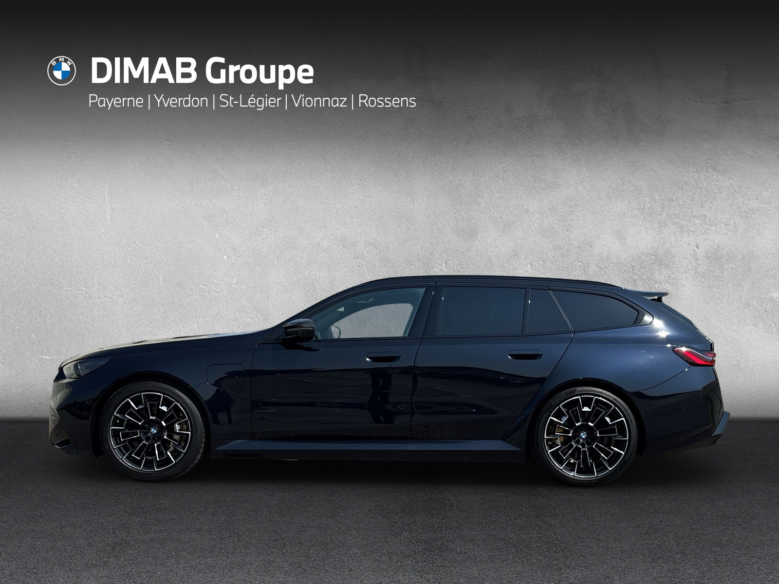 BMW M5 xDrive Touring-showroom-element-1