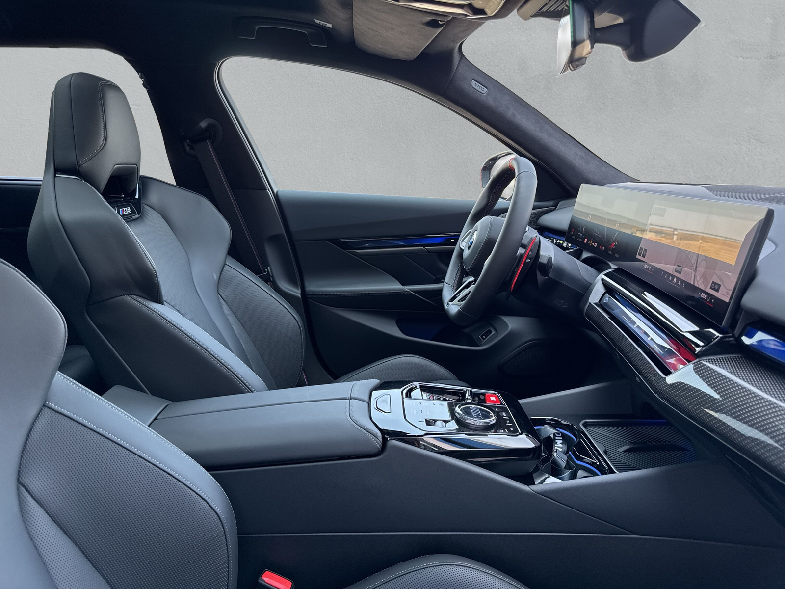 BMW M5 xDrive Touring-image-13