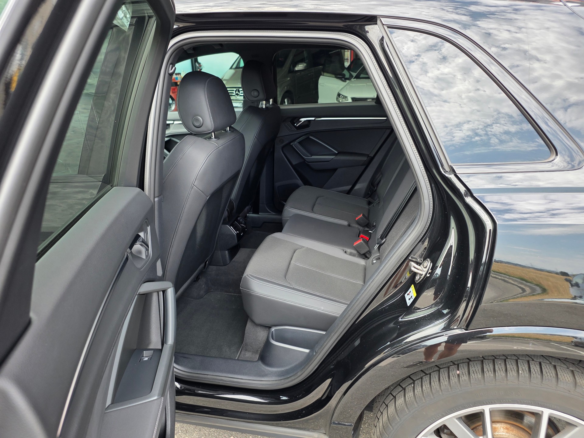 AUDI Q3 35 TFSI S line Attraction S-tronic-image-6
