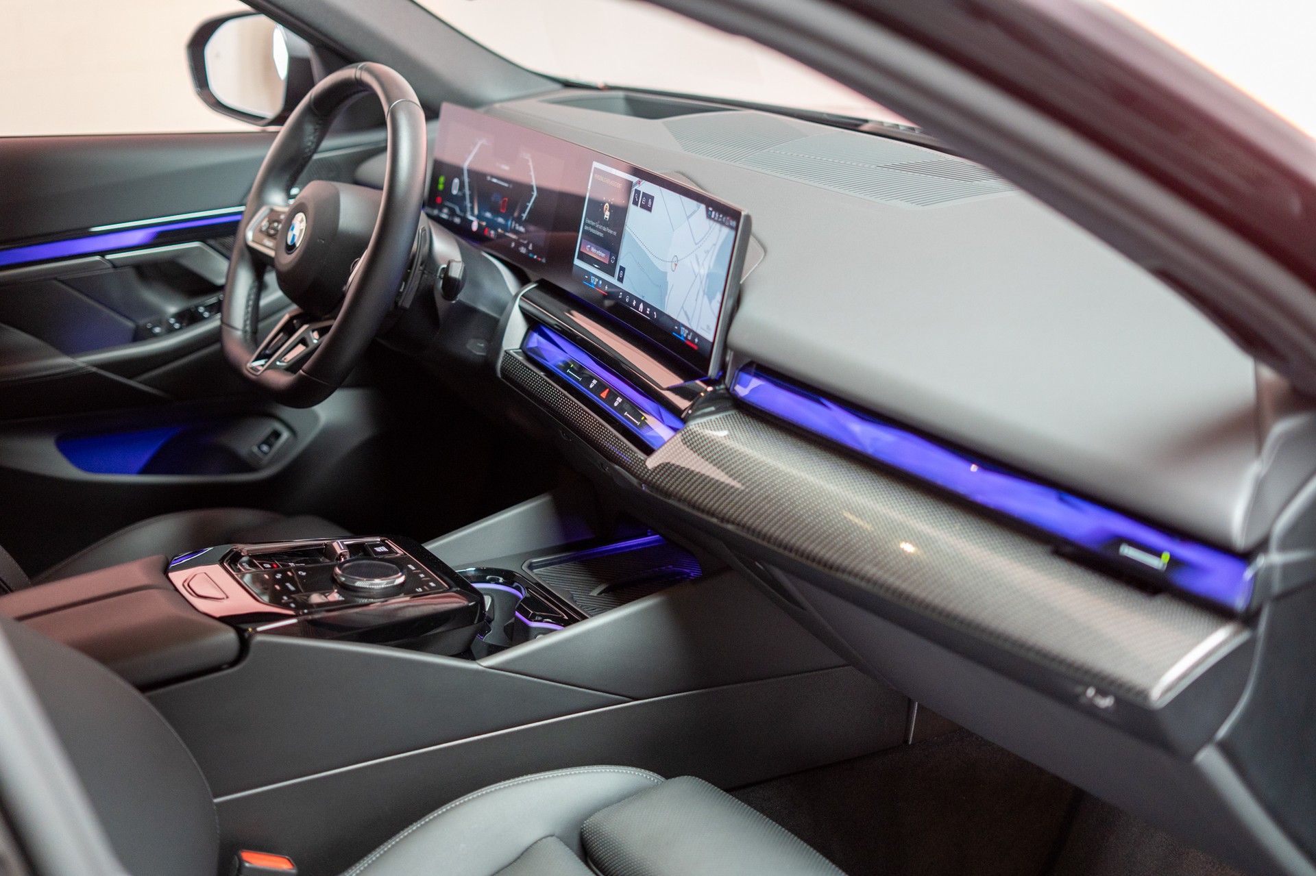 BMW 520i M Sport / HeadUp / 360°Kamer / Sitzbelüftung-image-15