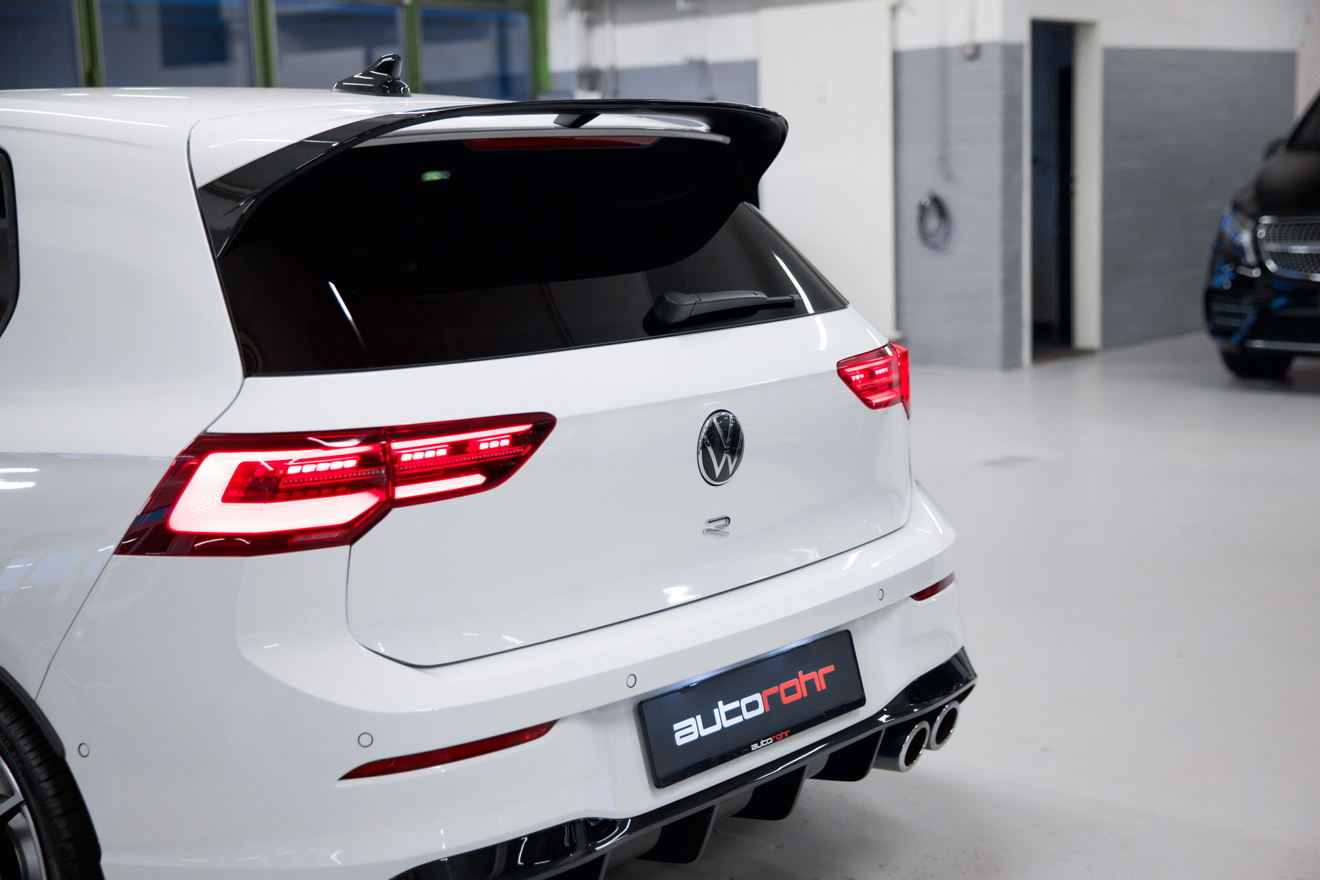 VW Golf 2.0 TSI R DSG 4Motion-image-13