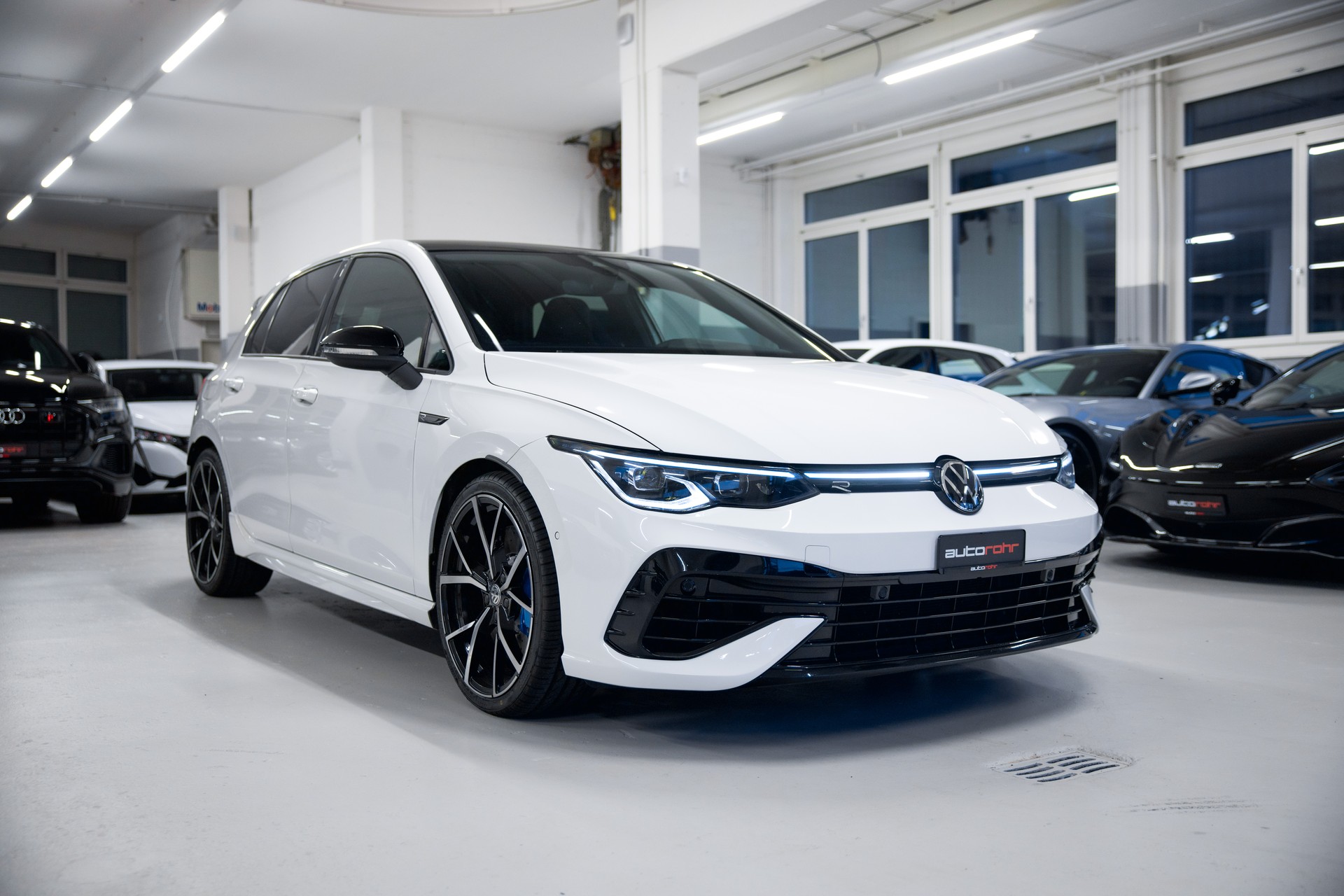 VW Golf 2.0 TSI R DSG 4Motion-showroom-element-2
