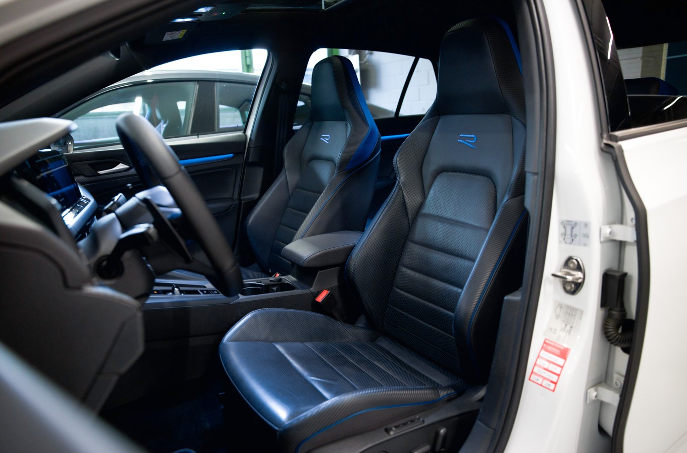 VW Golf 2.0 TSI R DSG 4Motion-image-18