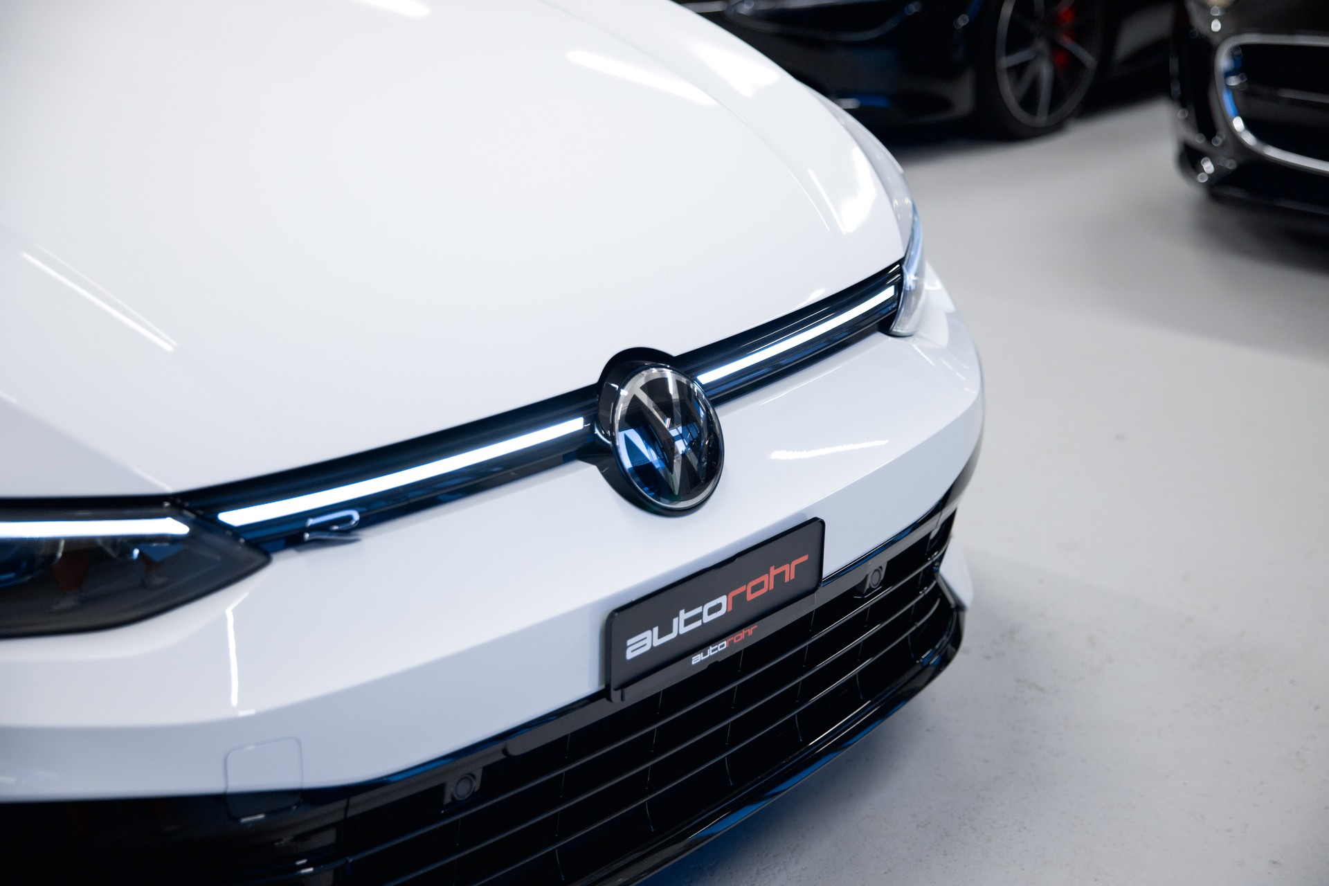 VW Golf 2.0 TSI R DSG 4Motion-image-8
