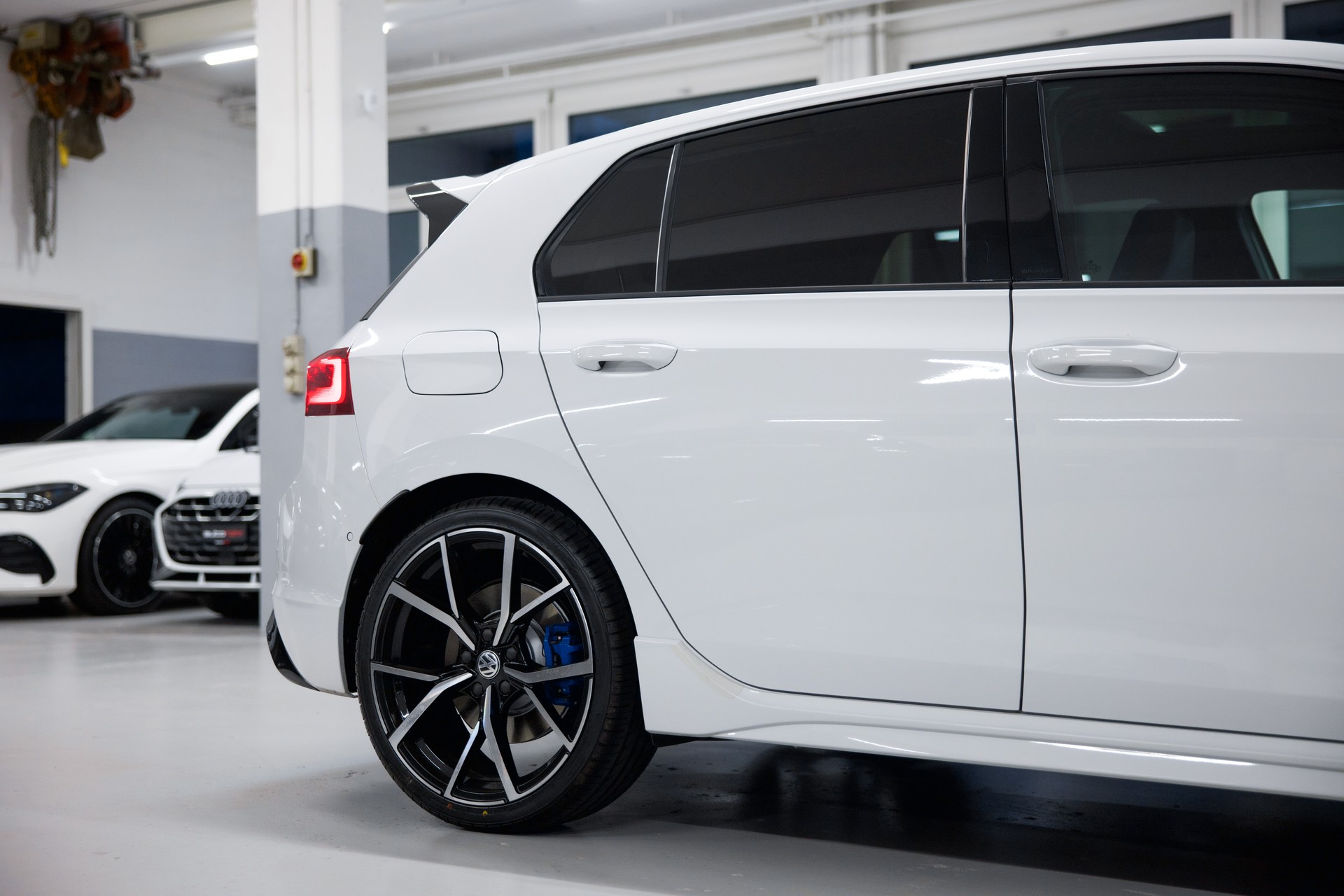 VW Golf 2.0 TSI R DSG 4Motion-image-11