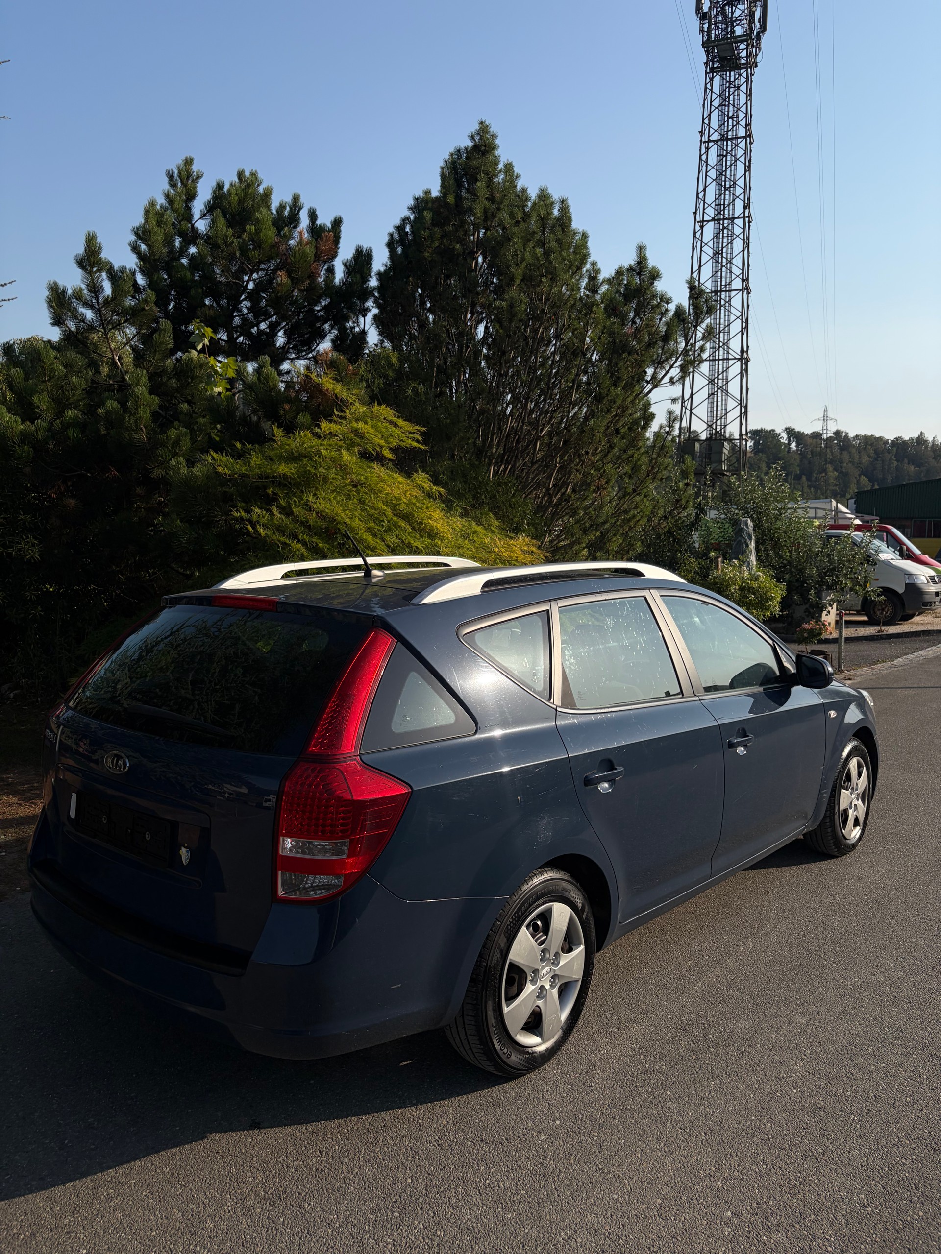 KIA Cee'd Sporty Wagon 1.4 16V Basic-image-3