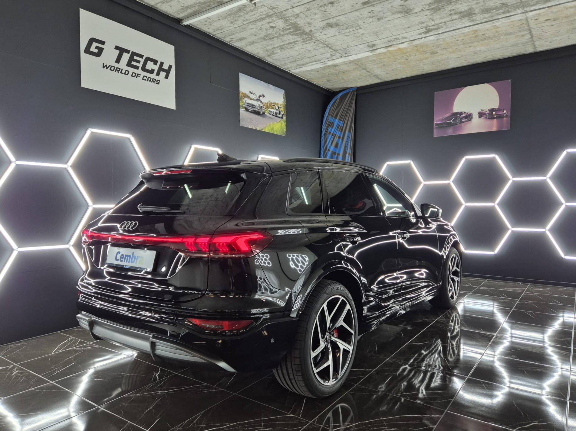 AUDI Q6 e-tron quattro S-LINE-showroom-element-3