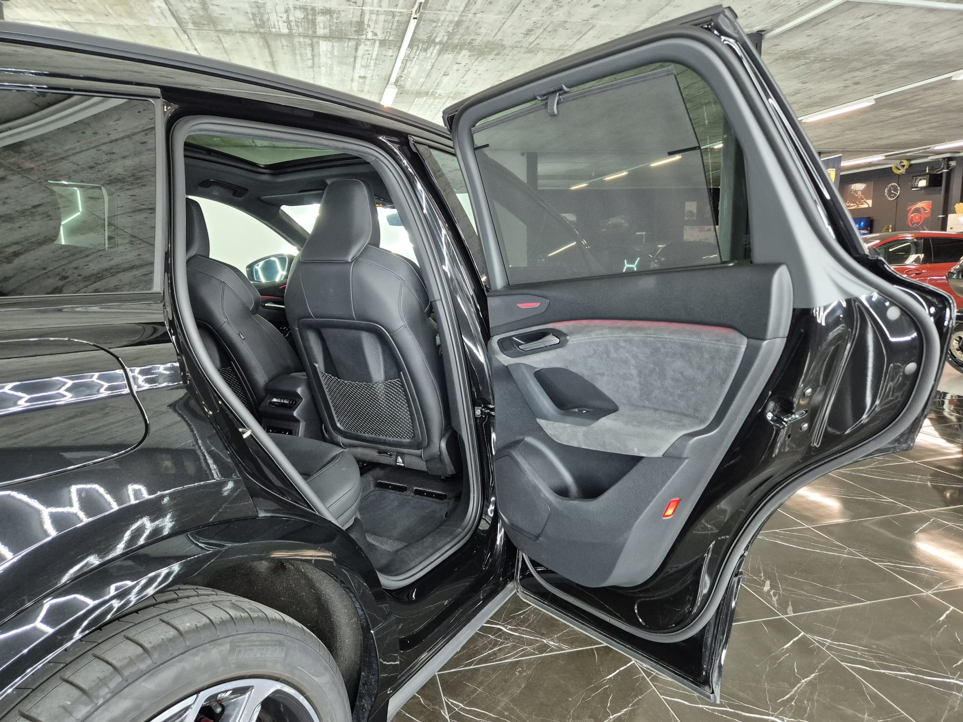 AUDI Q6 e-tron quattro S-LINE-image-26