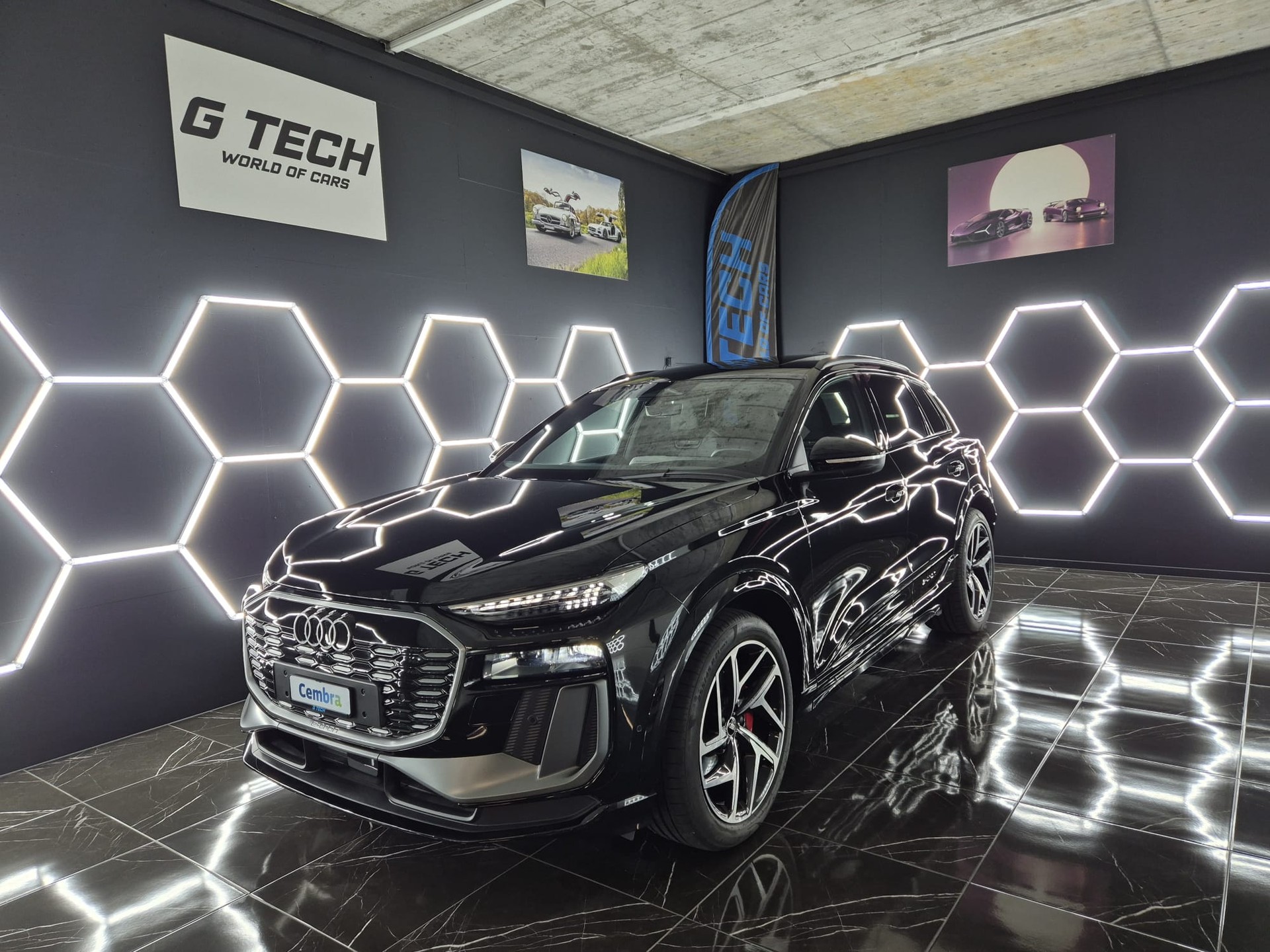 AUDI Q6 e-tron quattro S-LINE-showroom-element-2