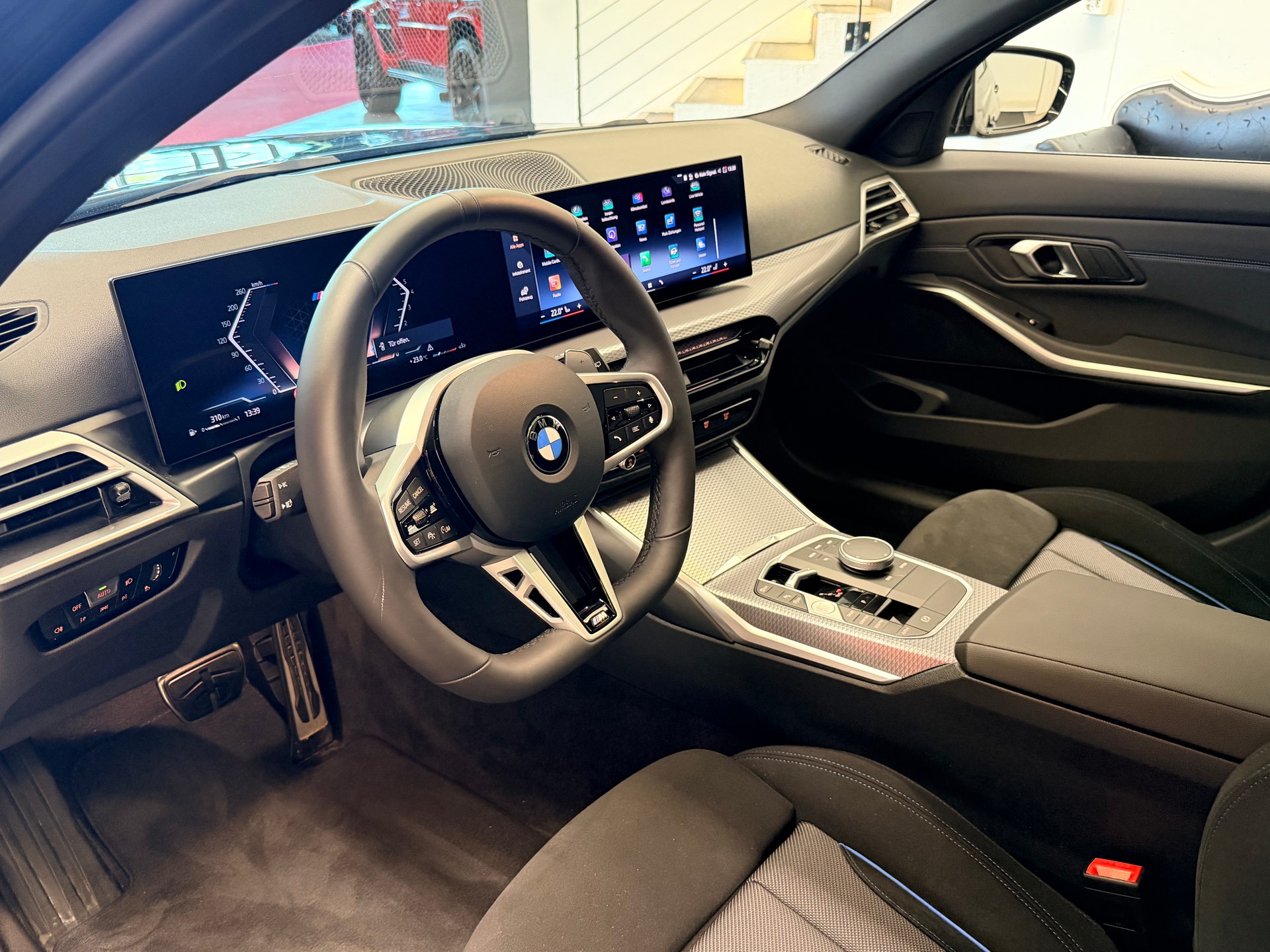 BMW 330i Touring xDrive Steptronic M Sport-image-12