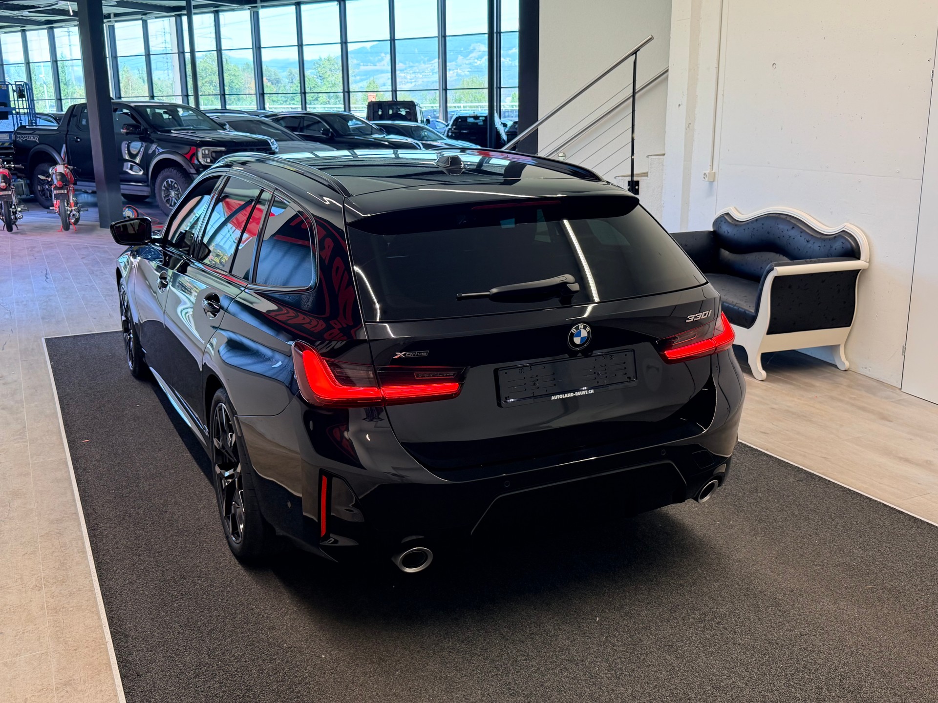 BMW 330i Touring xDrive Steptronic M Sport-image-8