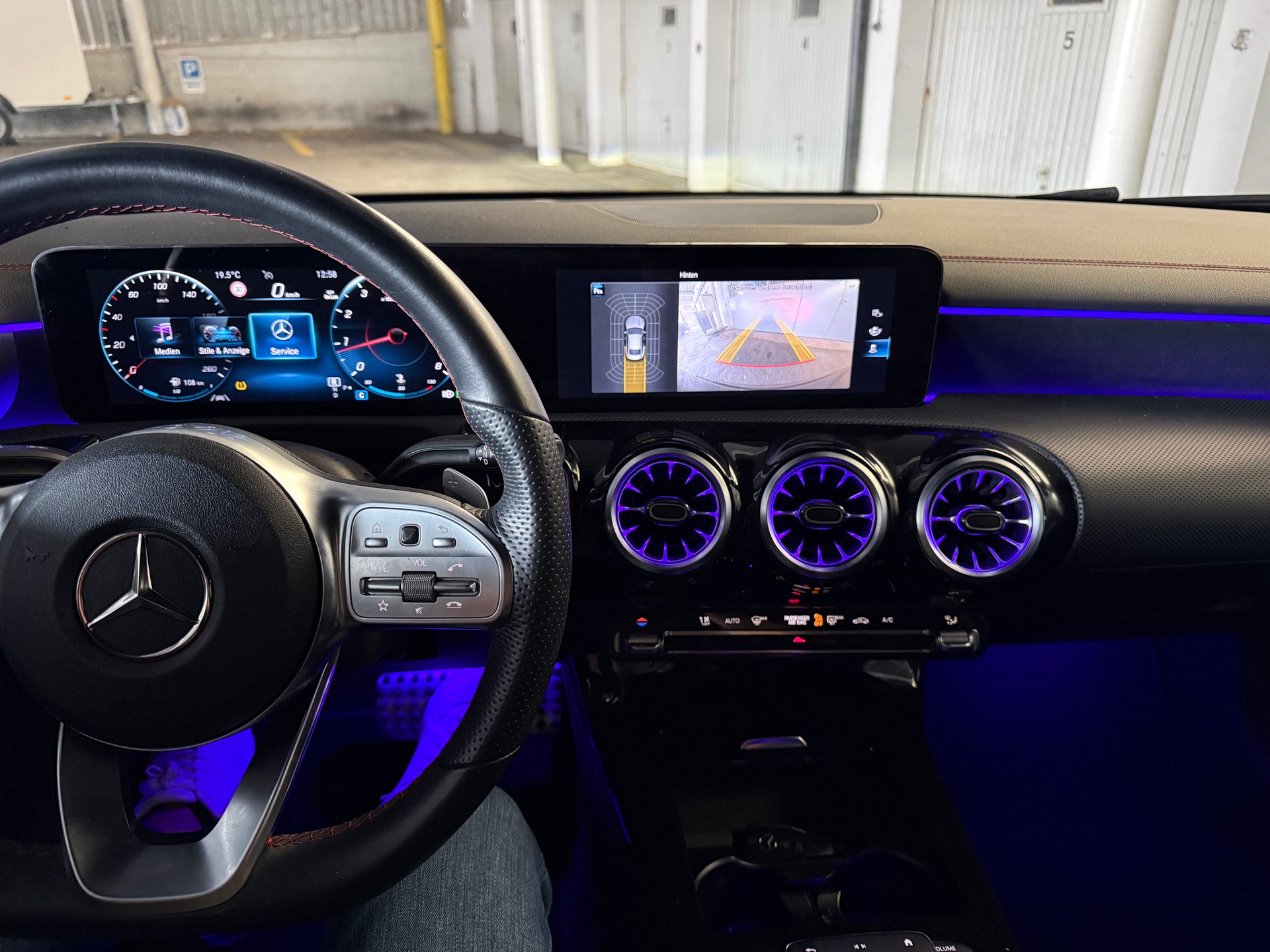 MERCEDES-BENZ CLA 200 AMG Line 7G-DCT-image-15