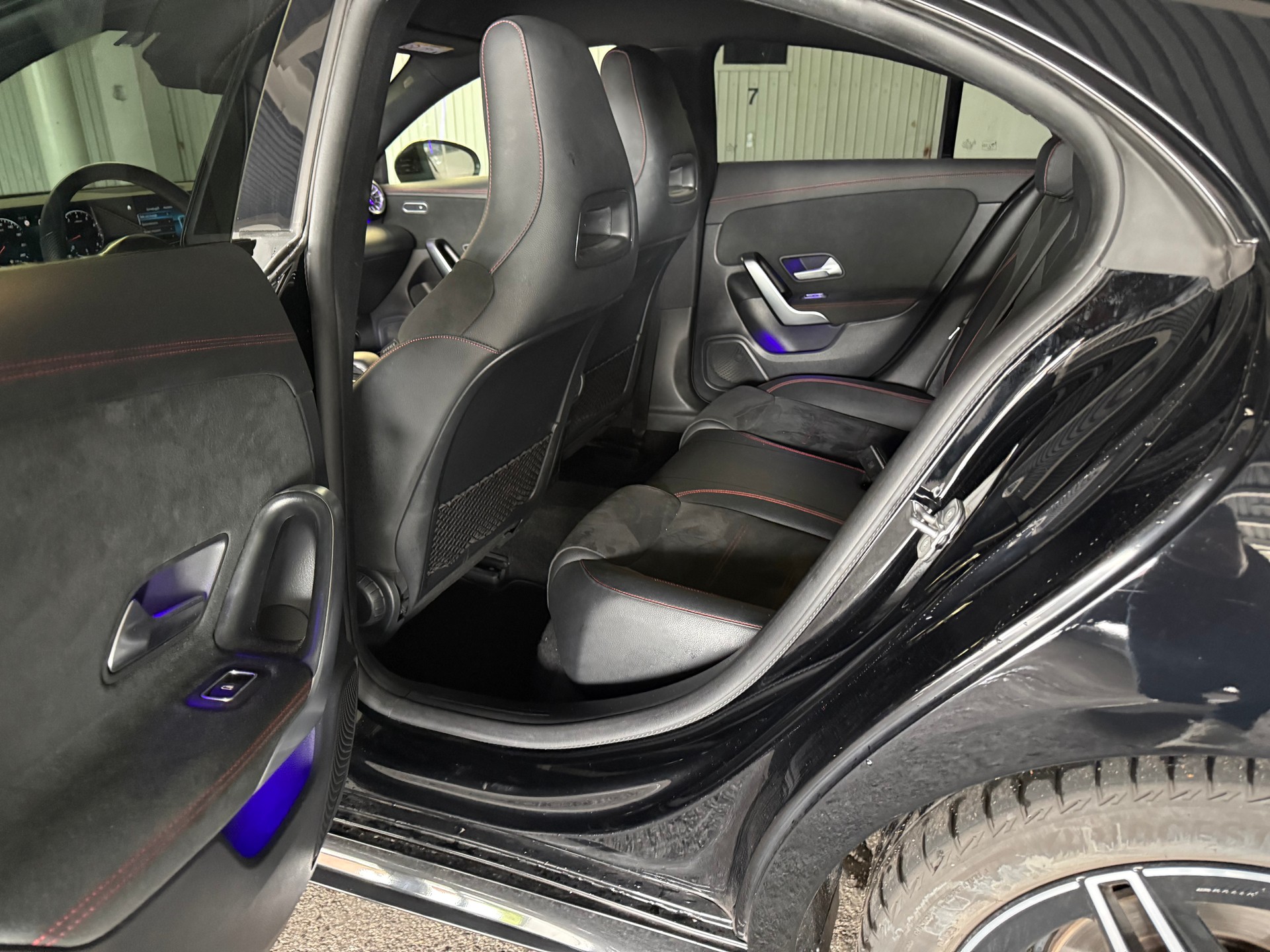 MERCEDES-BENZ CLA 200 AMG Line 7G-DCT-image-14