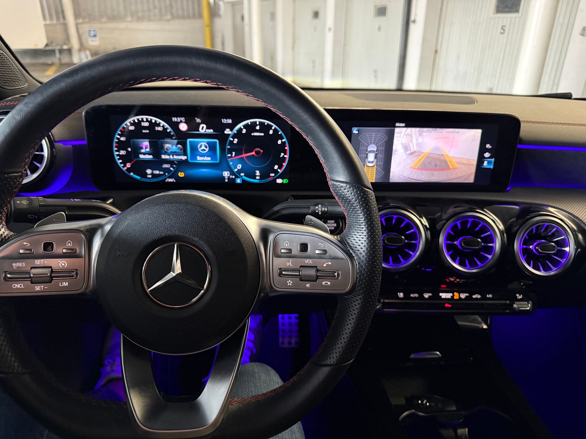 MERCEDES-BENZ CLA 200 AMG Line 7G-DCT-image-10