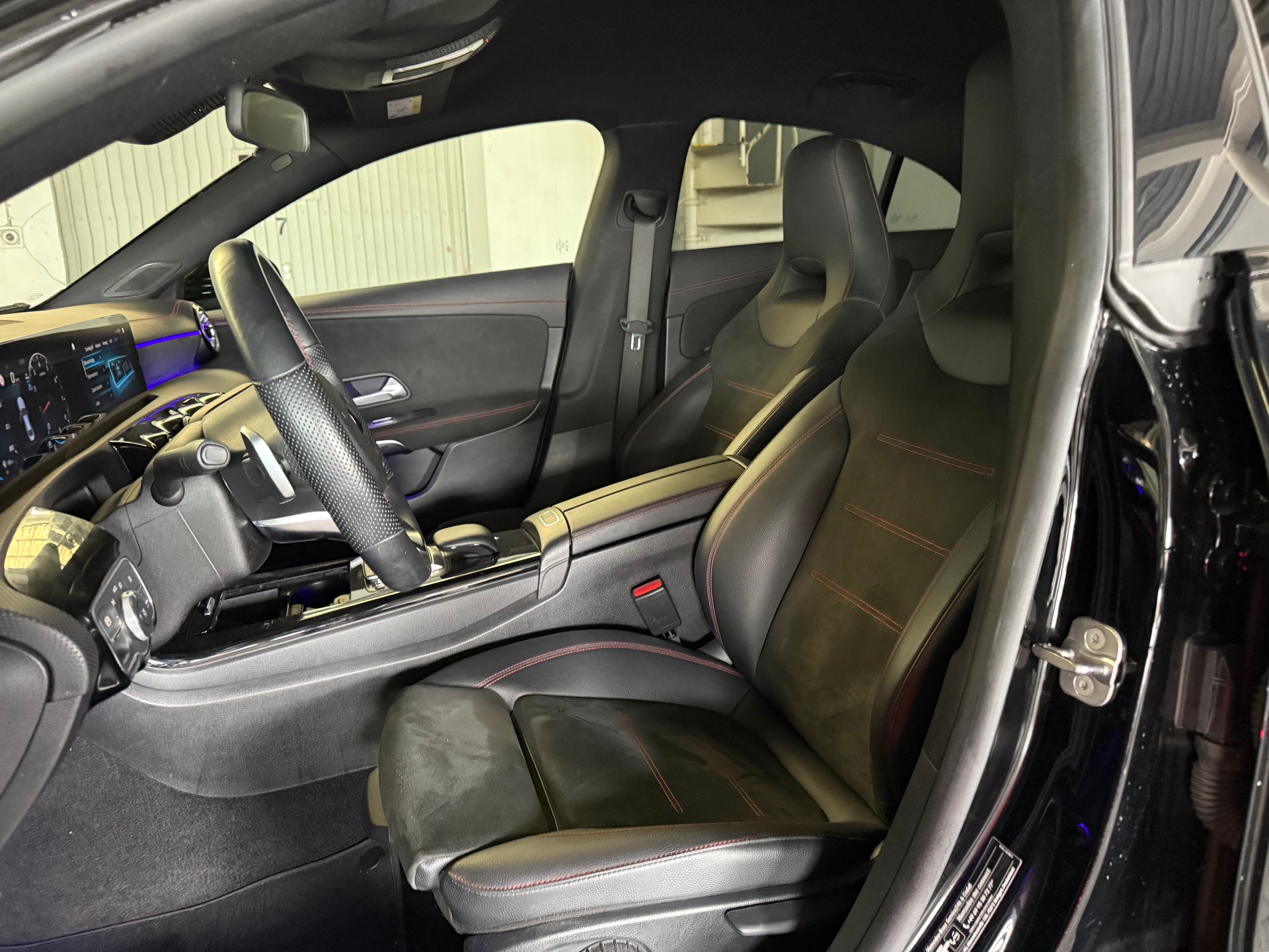 MERCEDES-BENZ CLA 200 AMG Line 7G-DCT-image-13