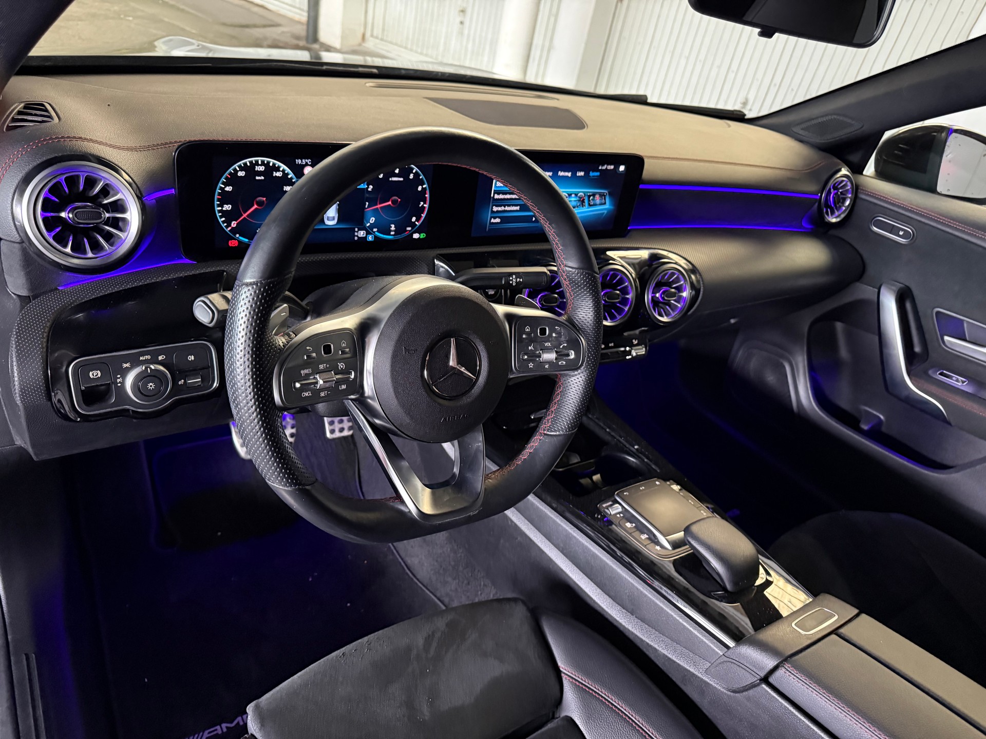 MERCEDES-BENZ CLA 200 AMG Line 7G-DCT-image-12