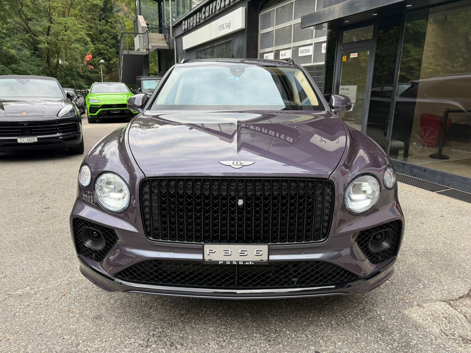 BENTLEY Bentayga EWB V8-image-1