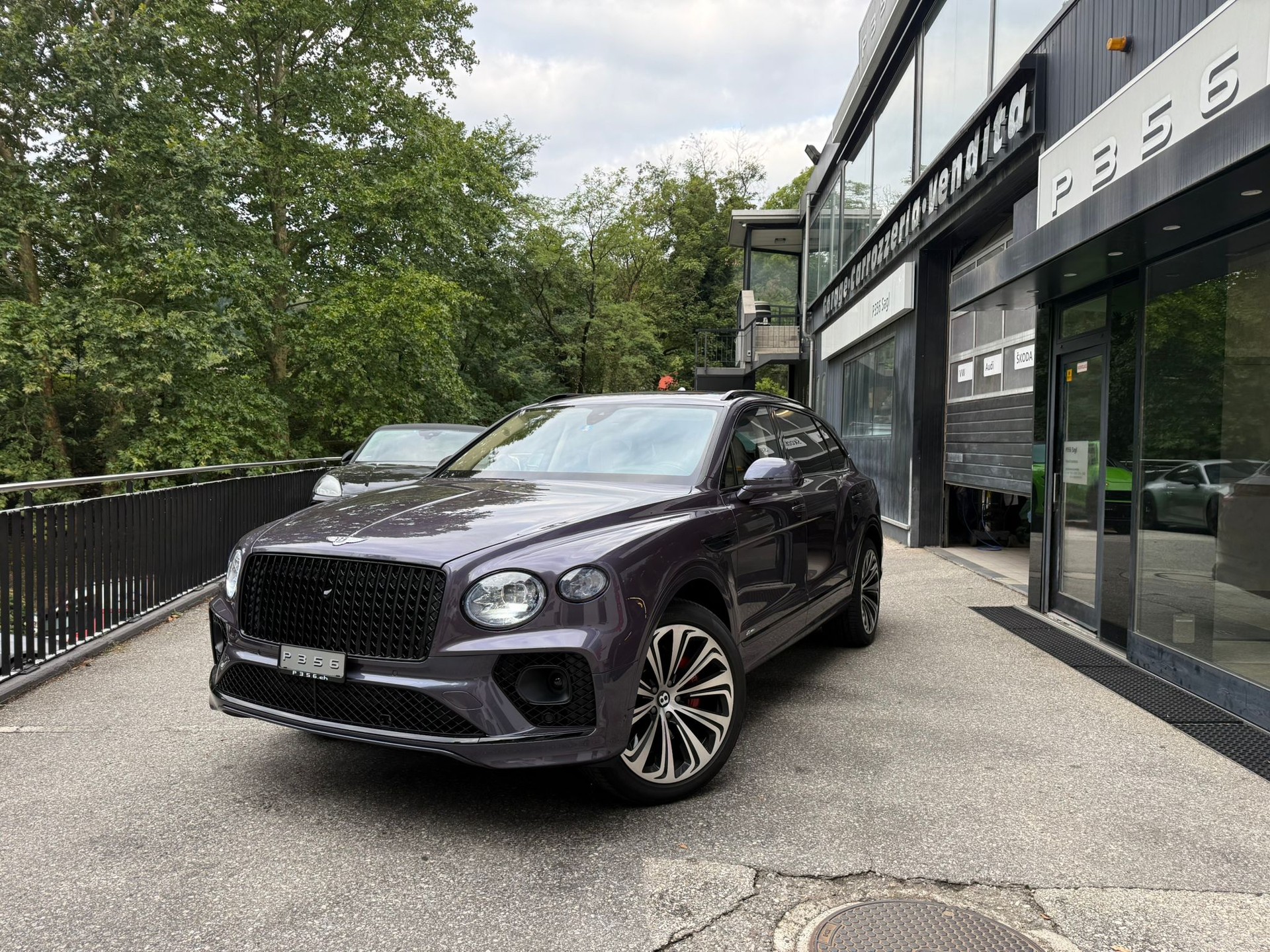 BENTLEY Bentayga EWB V8