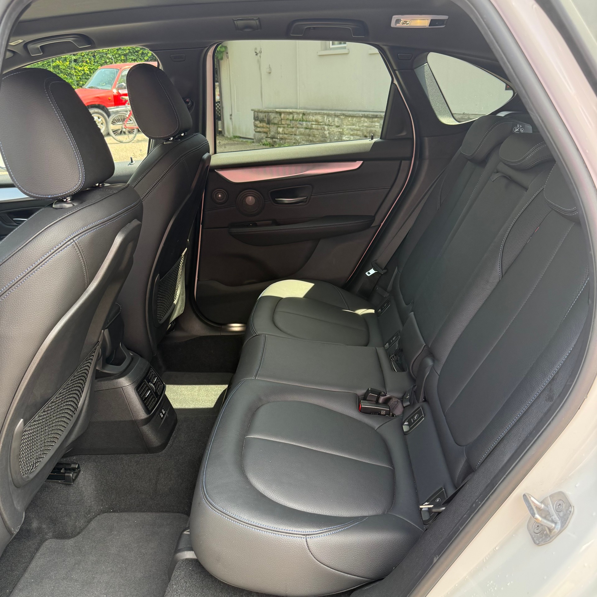 BMW 220d xDrive Active Tourer Steptronic M Sport *LEDER-SITZE - PANORAMA-DACH*-image-11