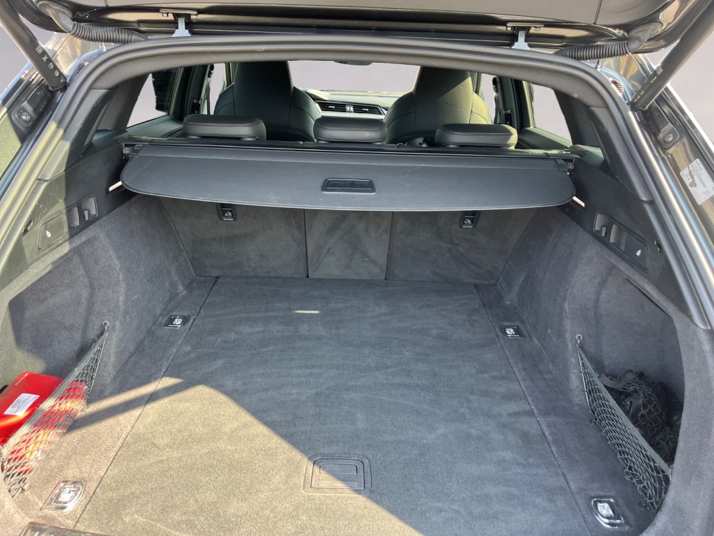 AUDI e-tron 50 S Line quattro-image-18