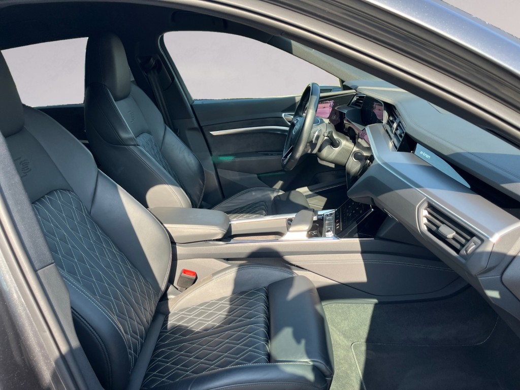 AUDI e-tron 50 S Line quattro-image-16