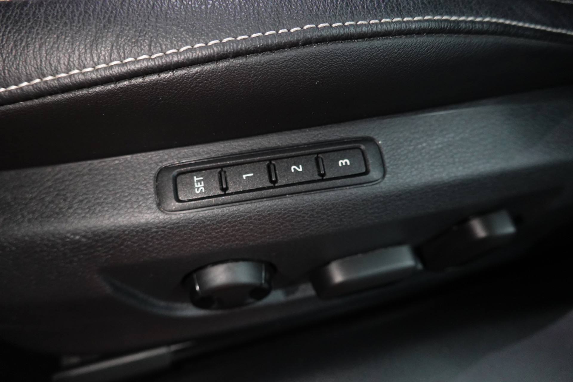 SKODA SUPERB COMBI 2.0 TDI SILVER AMBITION 4x4 DSG CH-FZ SEHR SPARSAM VIEL PLATZ-image-29