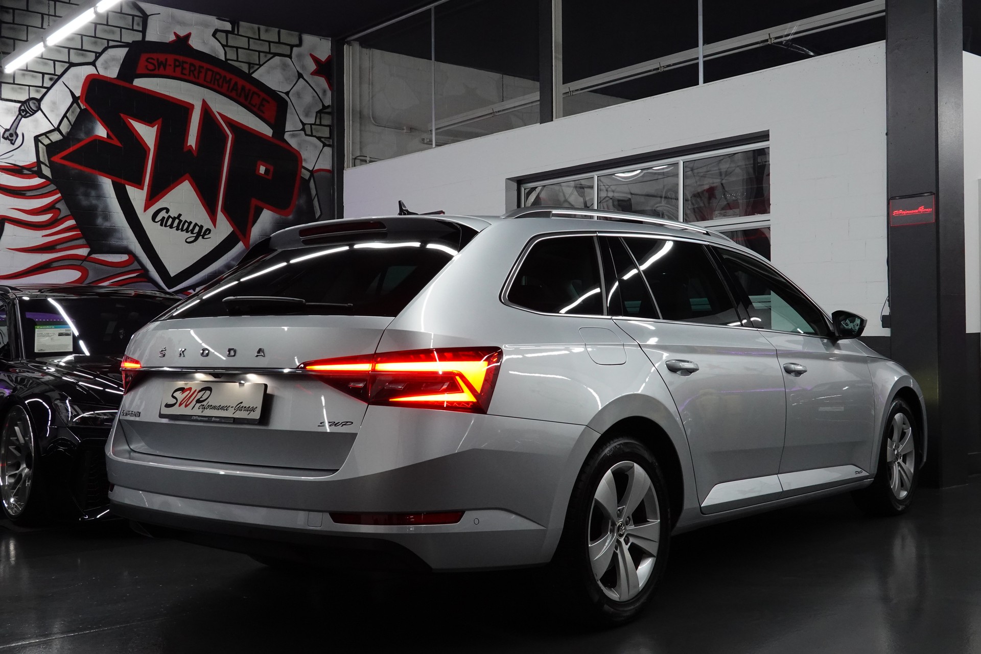 SKODA SUPERB COMBI 2.0 TDI SILVER AMBITION 4x4 DSG CH-FZ SEHR SPARSAM VIEL PLATZ-image-18