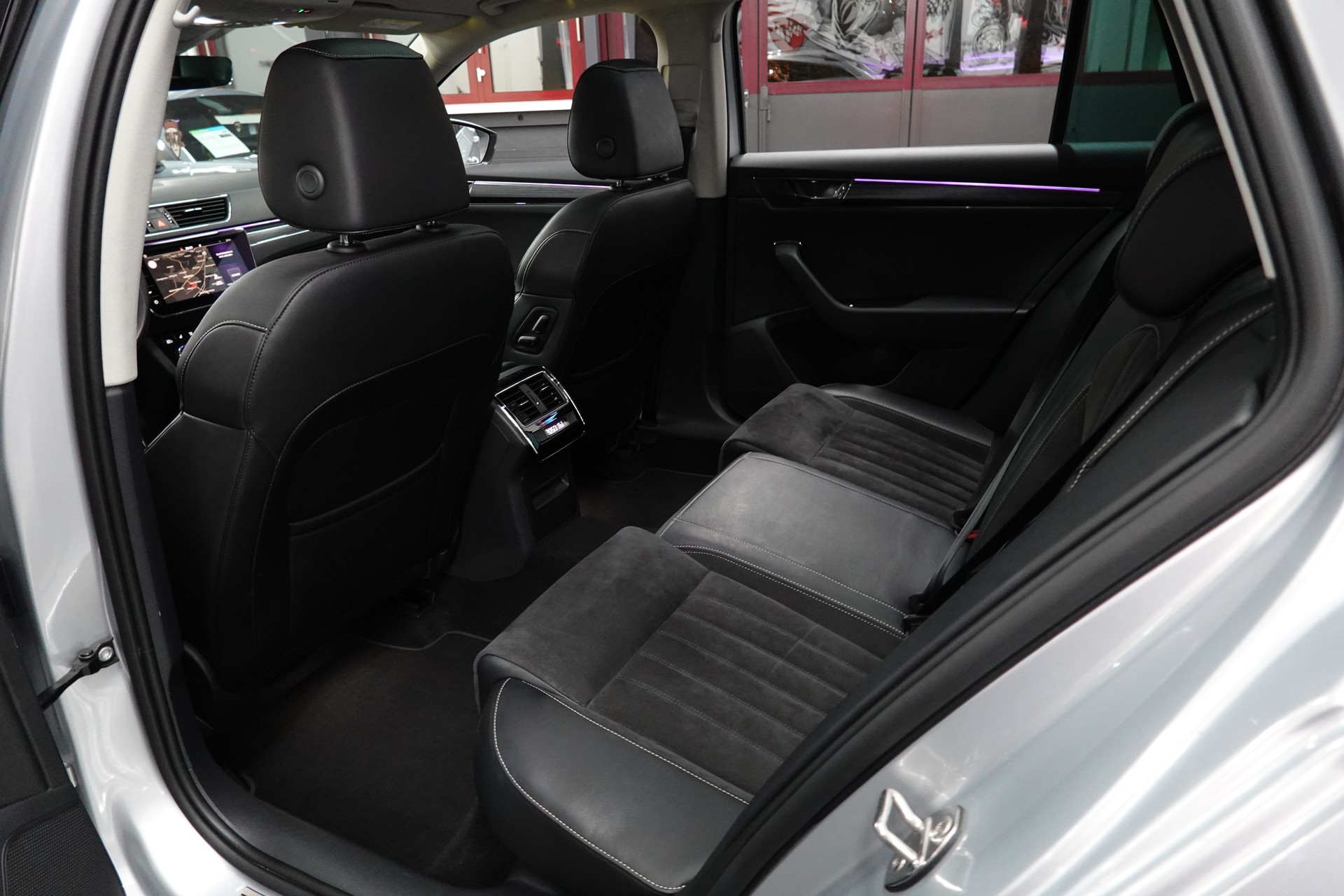 SKODA SUPERB COMBI 2.0 TDI SILVER AMBITION 4x4 DSG CH-FZ SEHR SPARSAM VIEL PLATZ-image-30