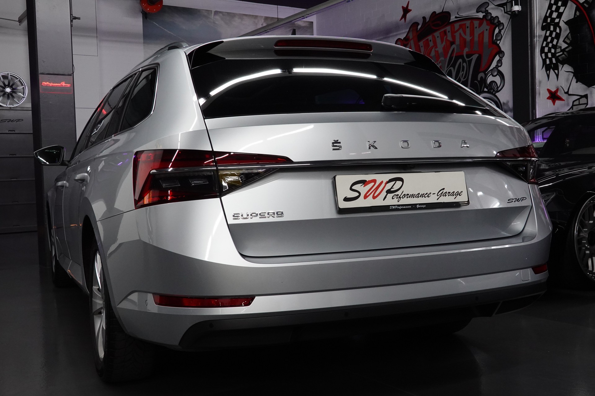 SKODA SUPERB COMBI 2.0 TDI SILVER AMBITION 4x4 DSG CH-FZ SEHR SPARSAM VIEL PLATZ-image-11