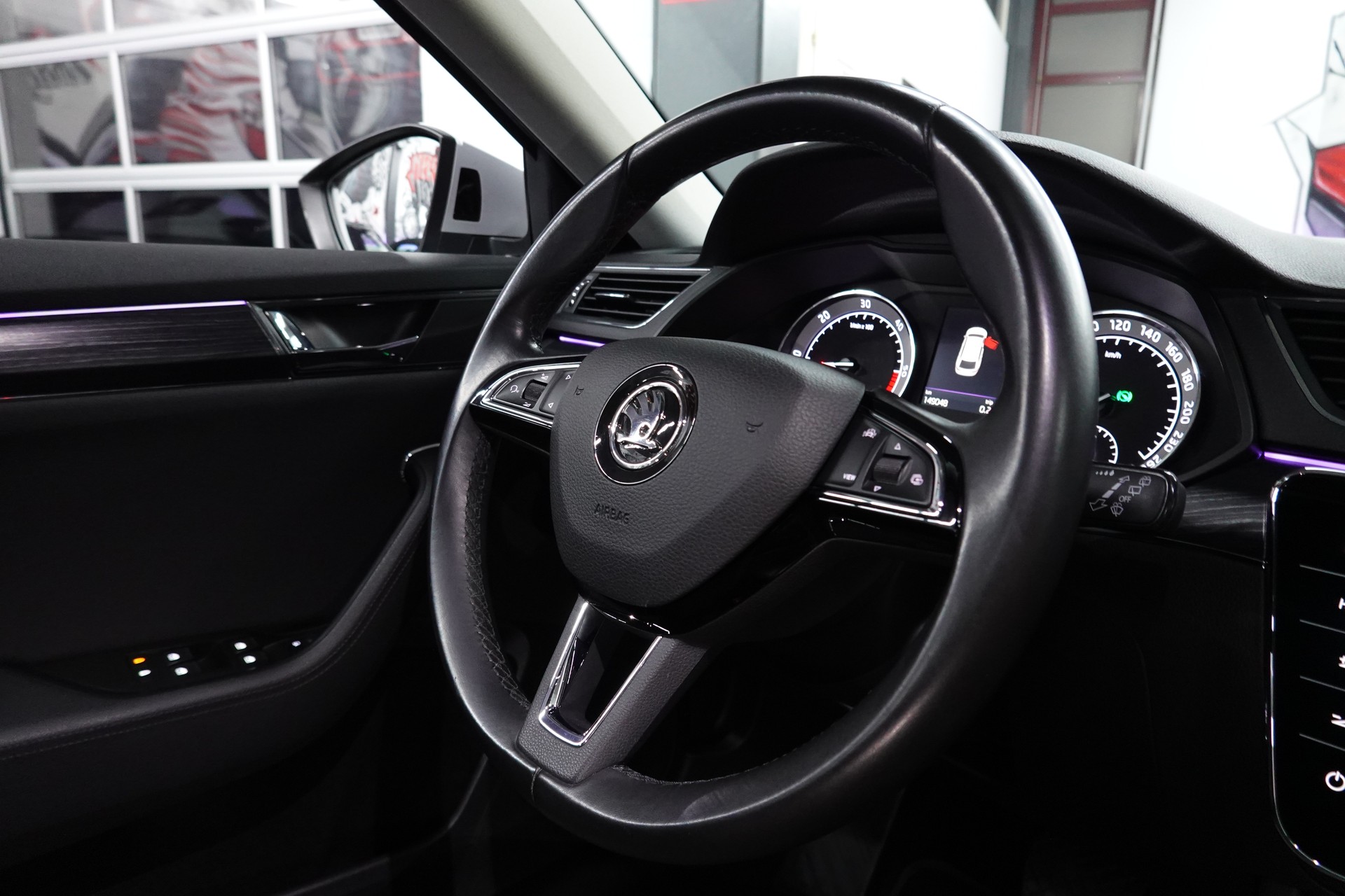 SKODA SUPERB COMBI 2.0 TDI SILVER AMBITION 4x4 DSG CH-FZ SEHR SPARSAM VIEL PLATZ-image-41