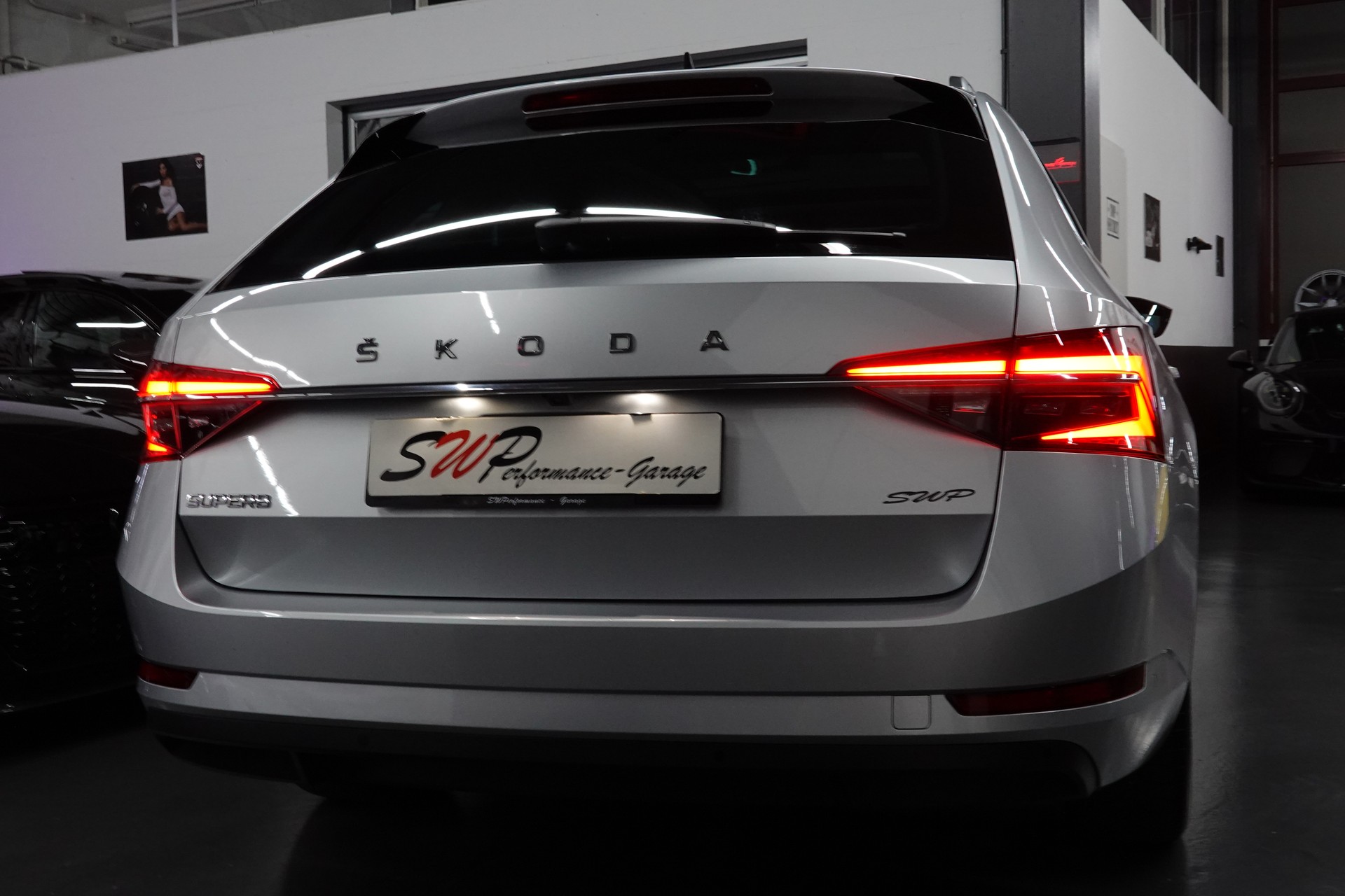 SKODA SUPERB COMBI 2.0 TDI SILVER AMBITION 4x4 DSG CH-FZ SEHR SPARSAM VIEL PLATZ-image-21