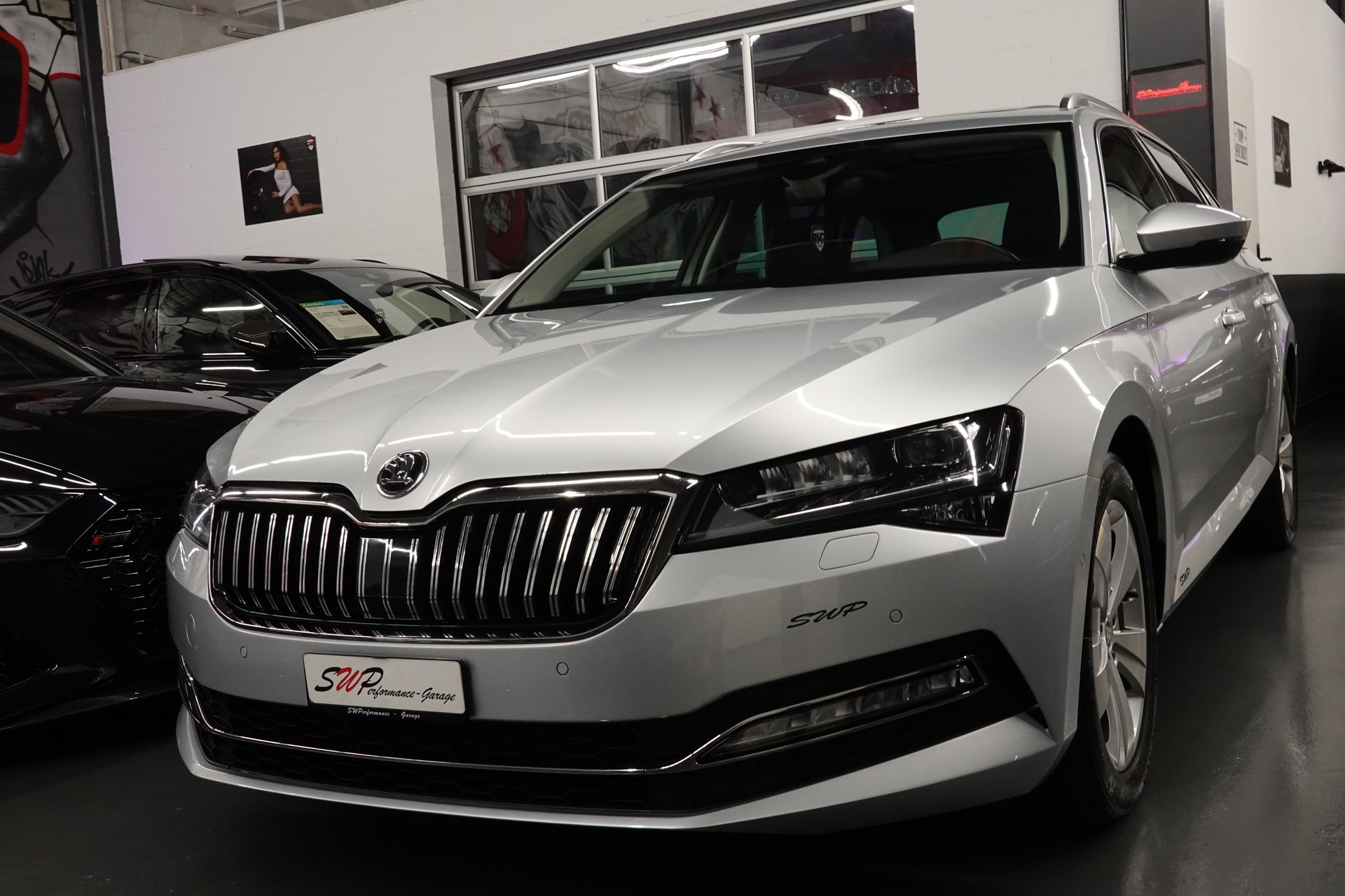 SKODA SUPERB COMBI 2.0 TDI SILVER AMBITION 4x4 DSG CH-FZ SEHR SPARSAM VIEL PLATZ-showroom-element-2