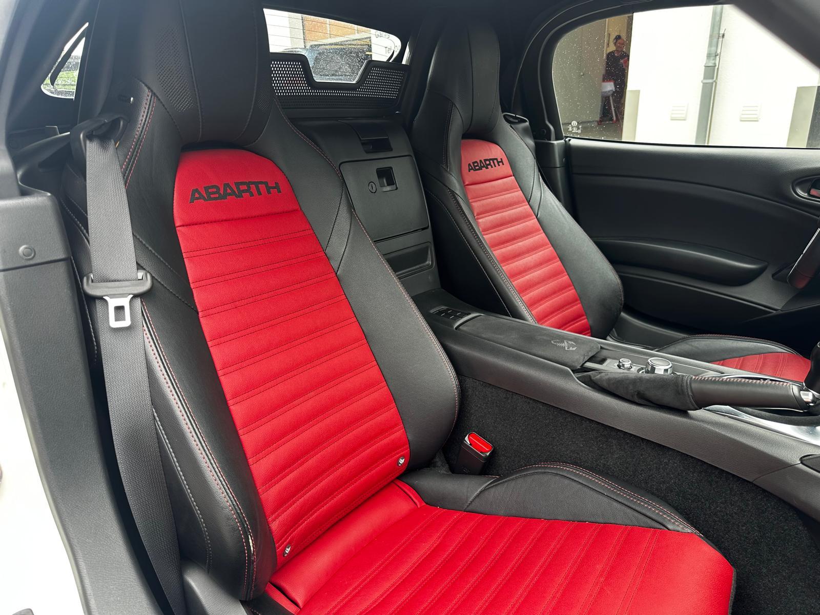 FIAT 124 Abarth Spider 1.4 MultiAir-image-12