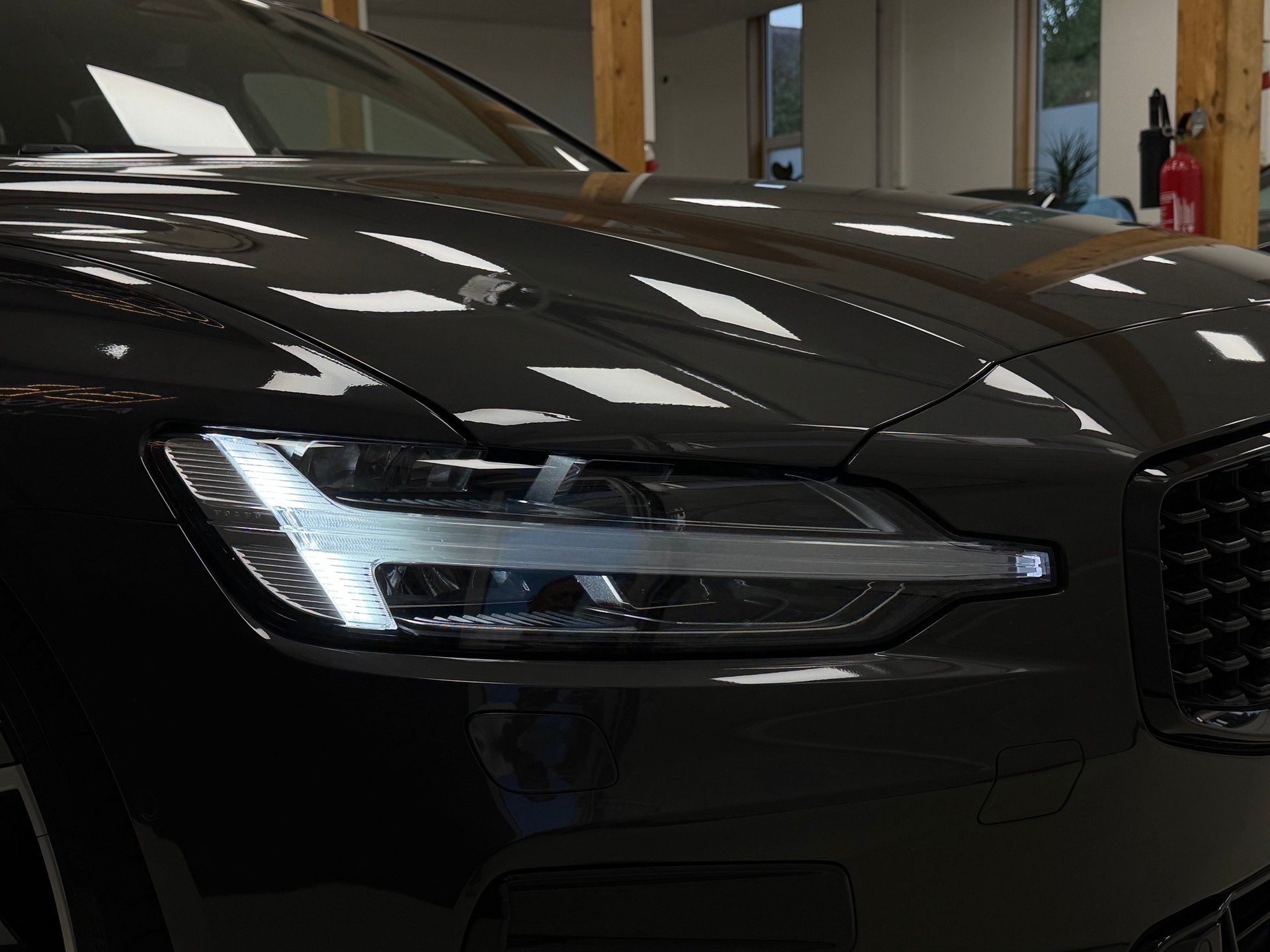 VOLVO V60 B4 Benzin Mild Hybrid Ultra Dark DCT °° 5 Jahre oder 200'000 KM Hersteller-Garantie °°-image-8
