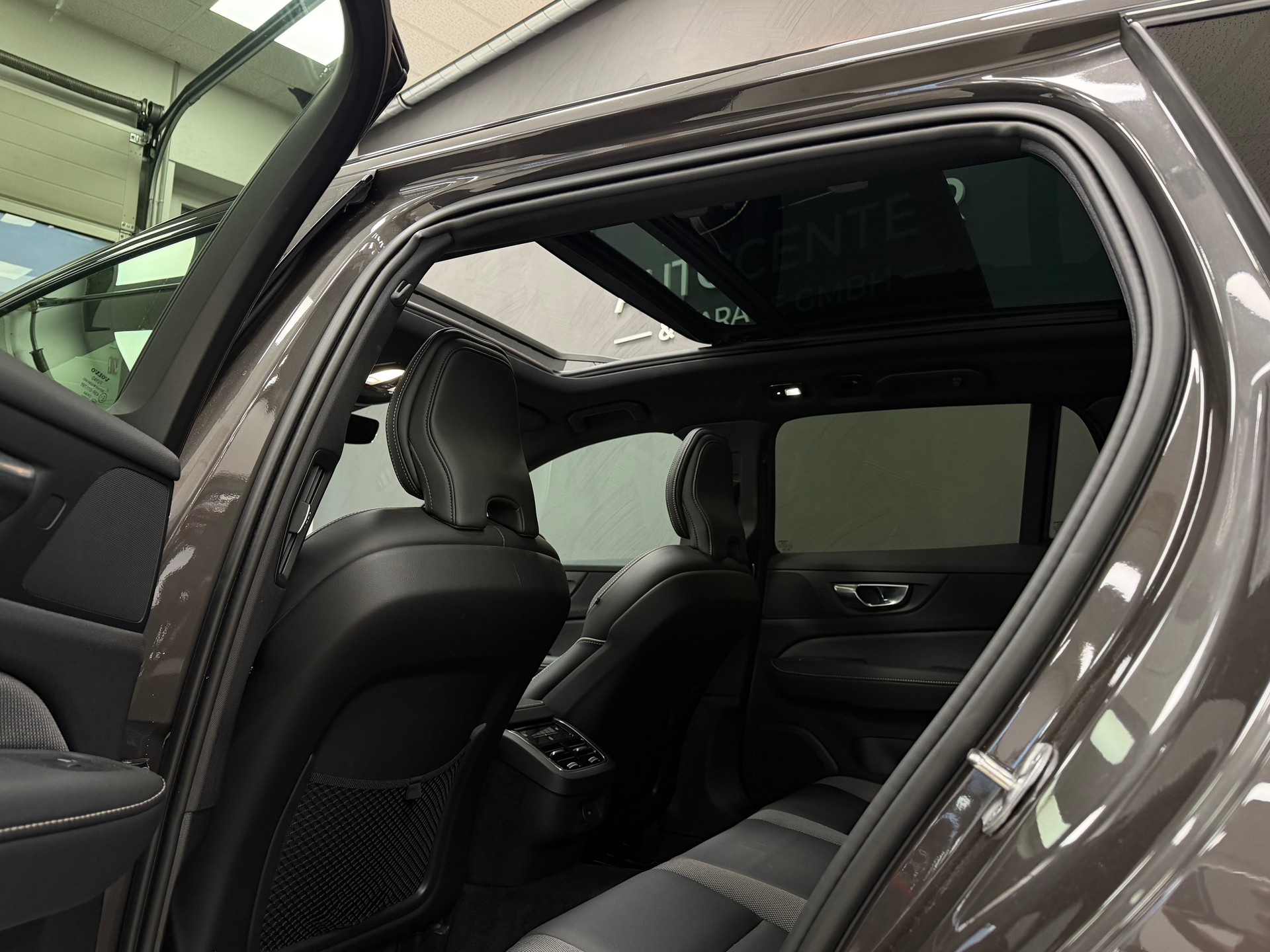 VOLVO V60 B4 Benzin Mild Hybrid Ultra Dark DCT °° 5 Jahre oder 200'000 KM Hersteller-Garantie °°-image-15