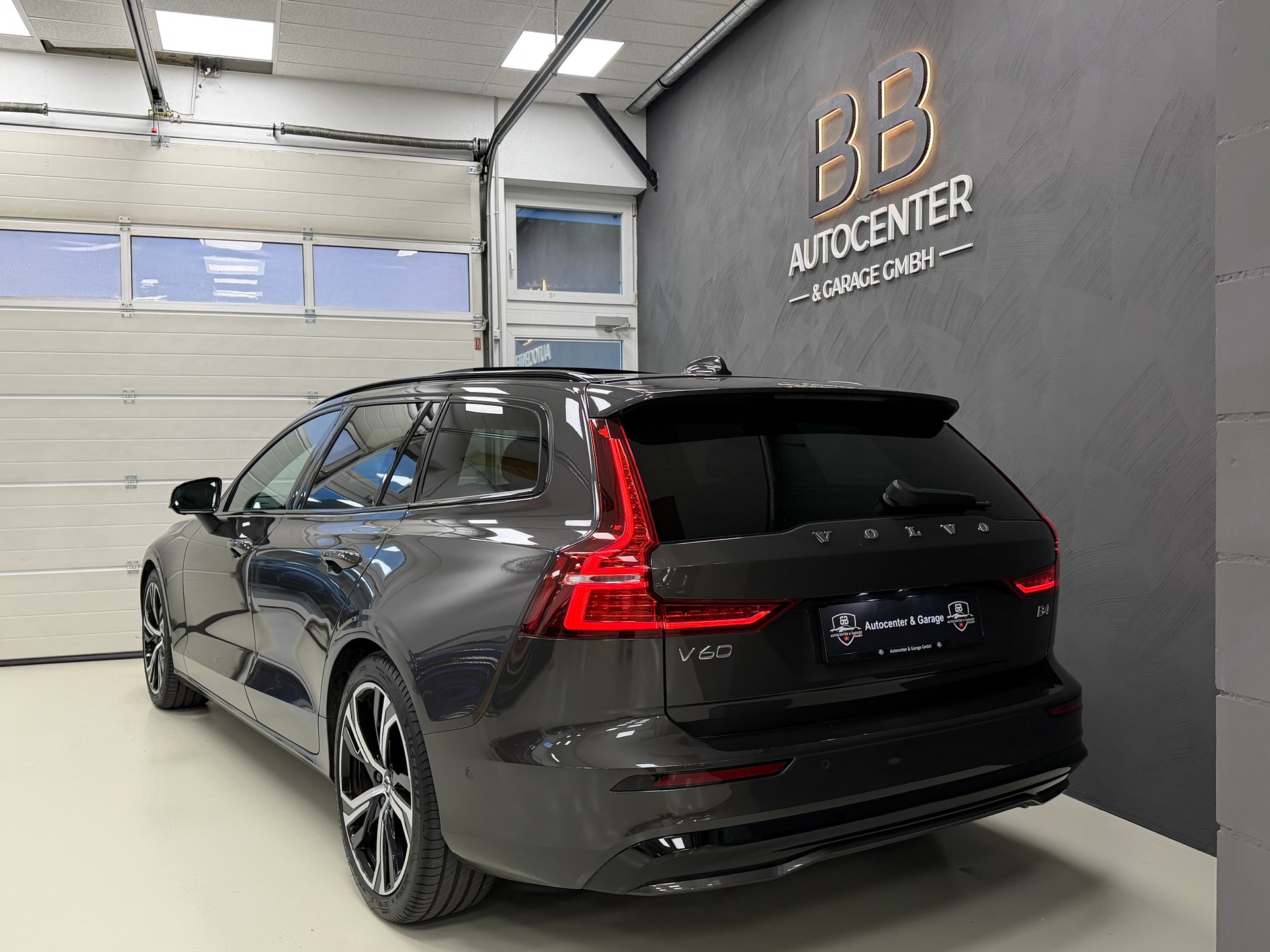 VOLVO V60 B4 Benzin Mild Hybrid Ultra Dark DCT °° 5 Jahre oder 200'000 KM Hersteller-Garantie °°-image-5