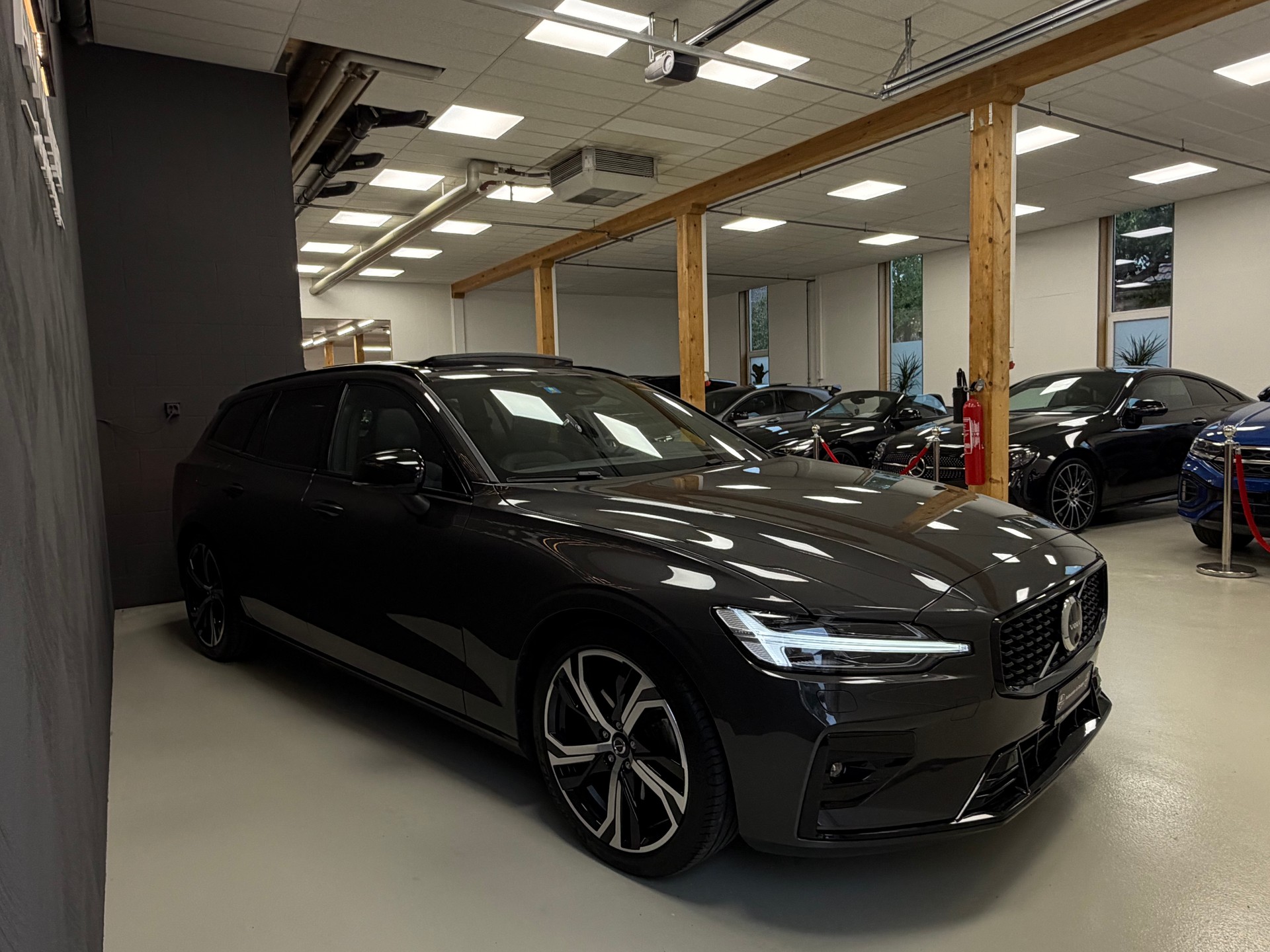 VOLVO V60 B4 Benzin Mild Hybrid Ultra Dark DCT °° 5 Jahre oder 200'000 KM Hersteller-Garantie °°-image-7