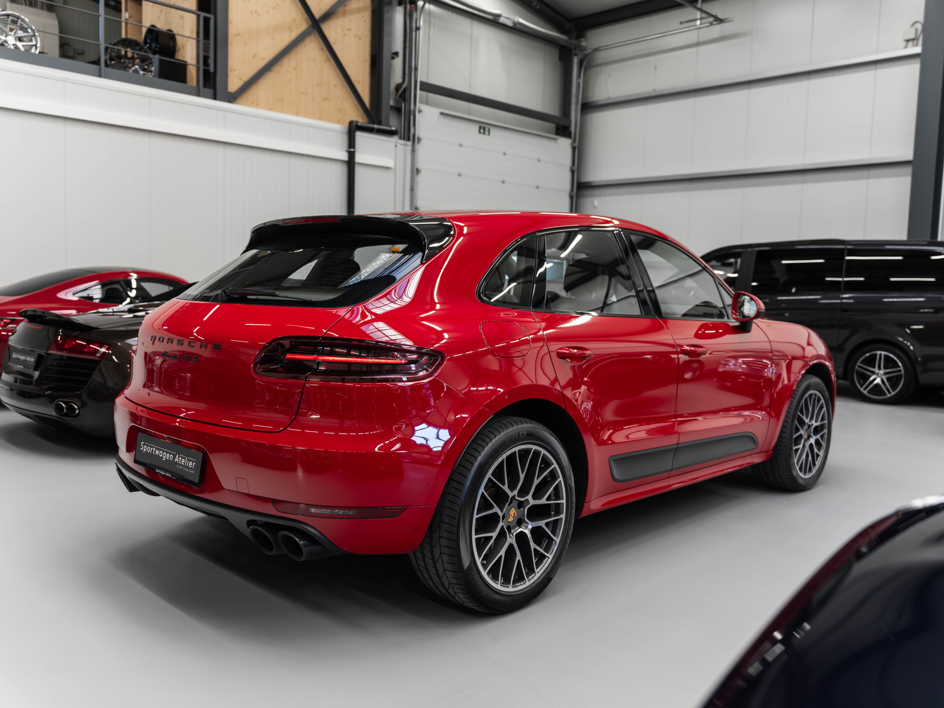 PORSCHE Macan GTS PDK-showroom-element-3