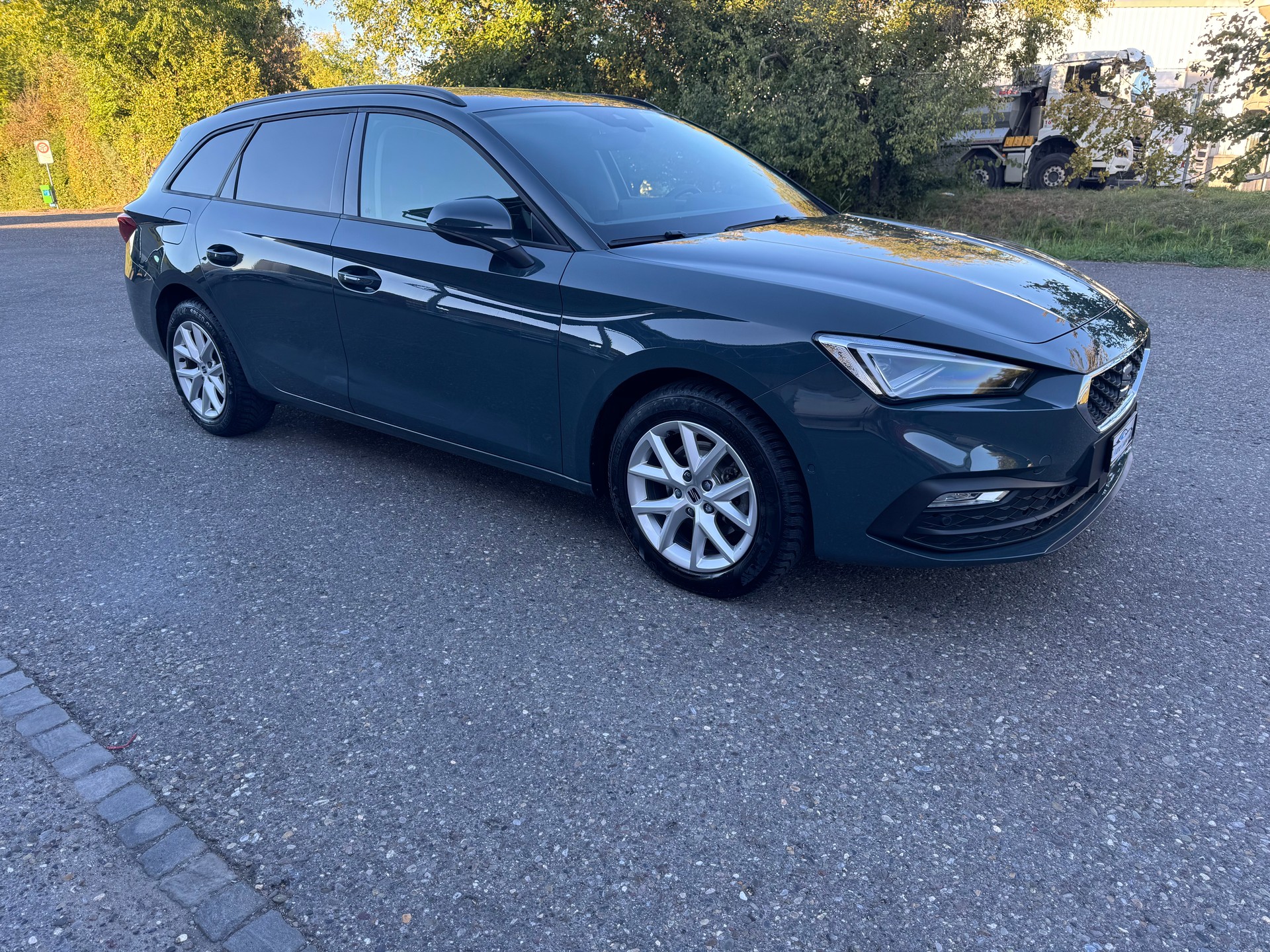 SEAT Leon 1.5 eTSI mHEV DSG Style-showroom-element-1