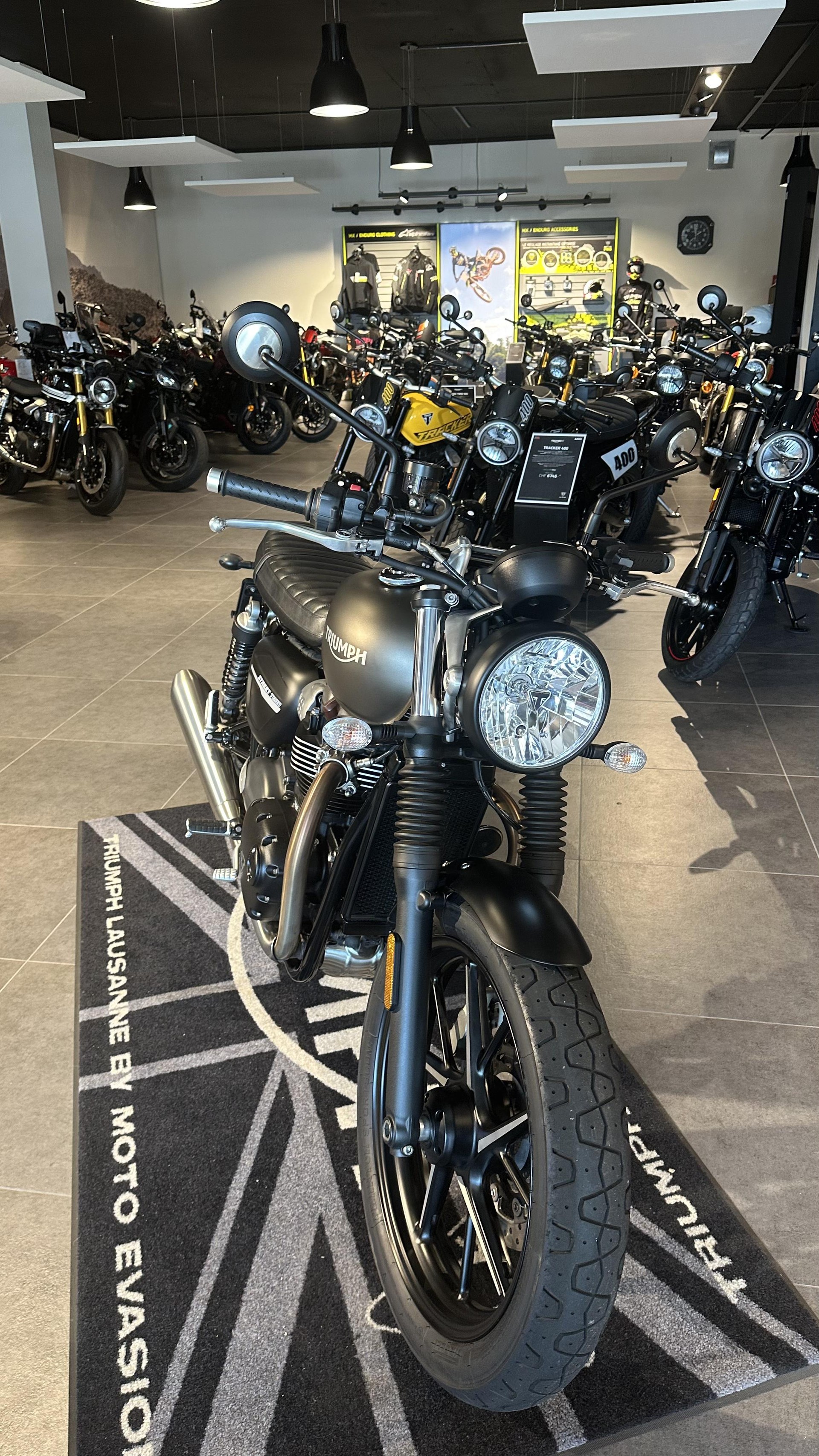 TRIUMPH Street Twin 900 i-showroom-element-2