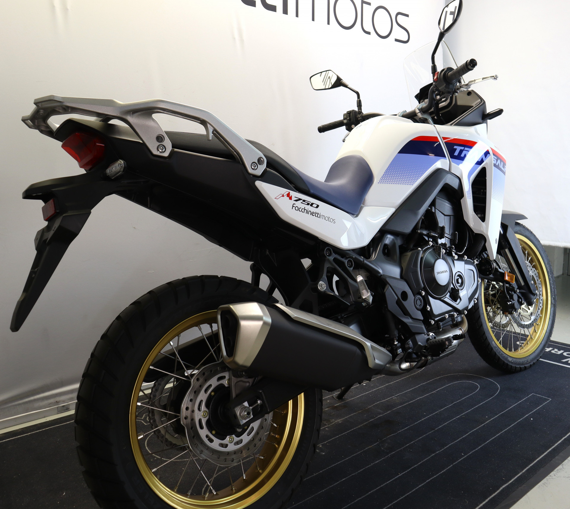 HONDA XL 750 Transalp Tricolor-image-1