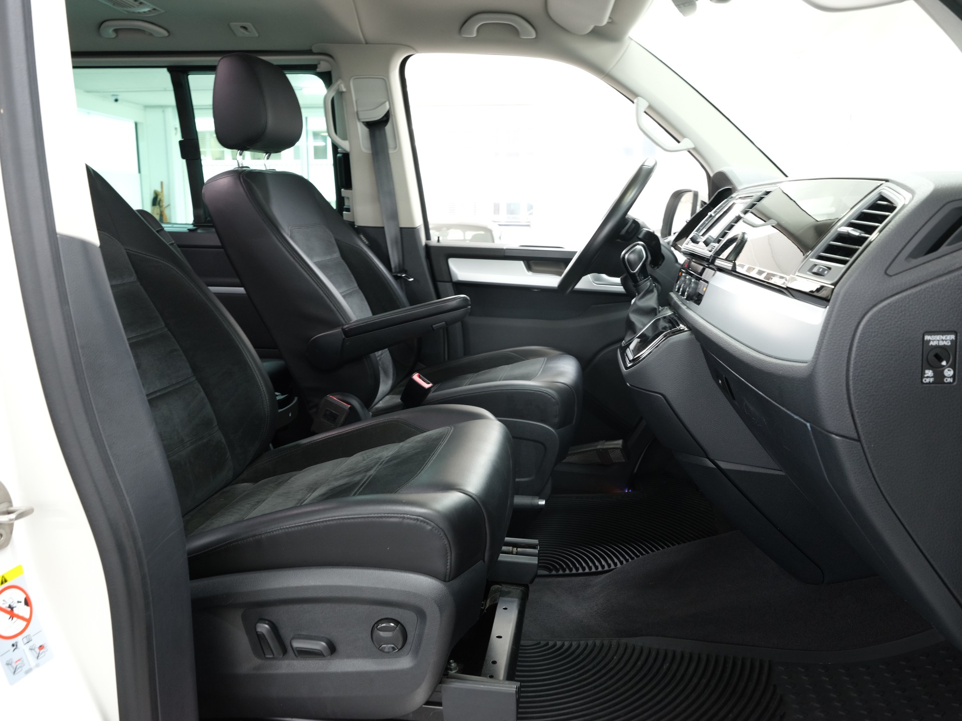 VW T6 Multivan 2.0 Bi-TDI Highline Liberty DSG *360 PDC* *Memory*-image-29