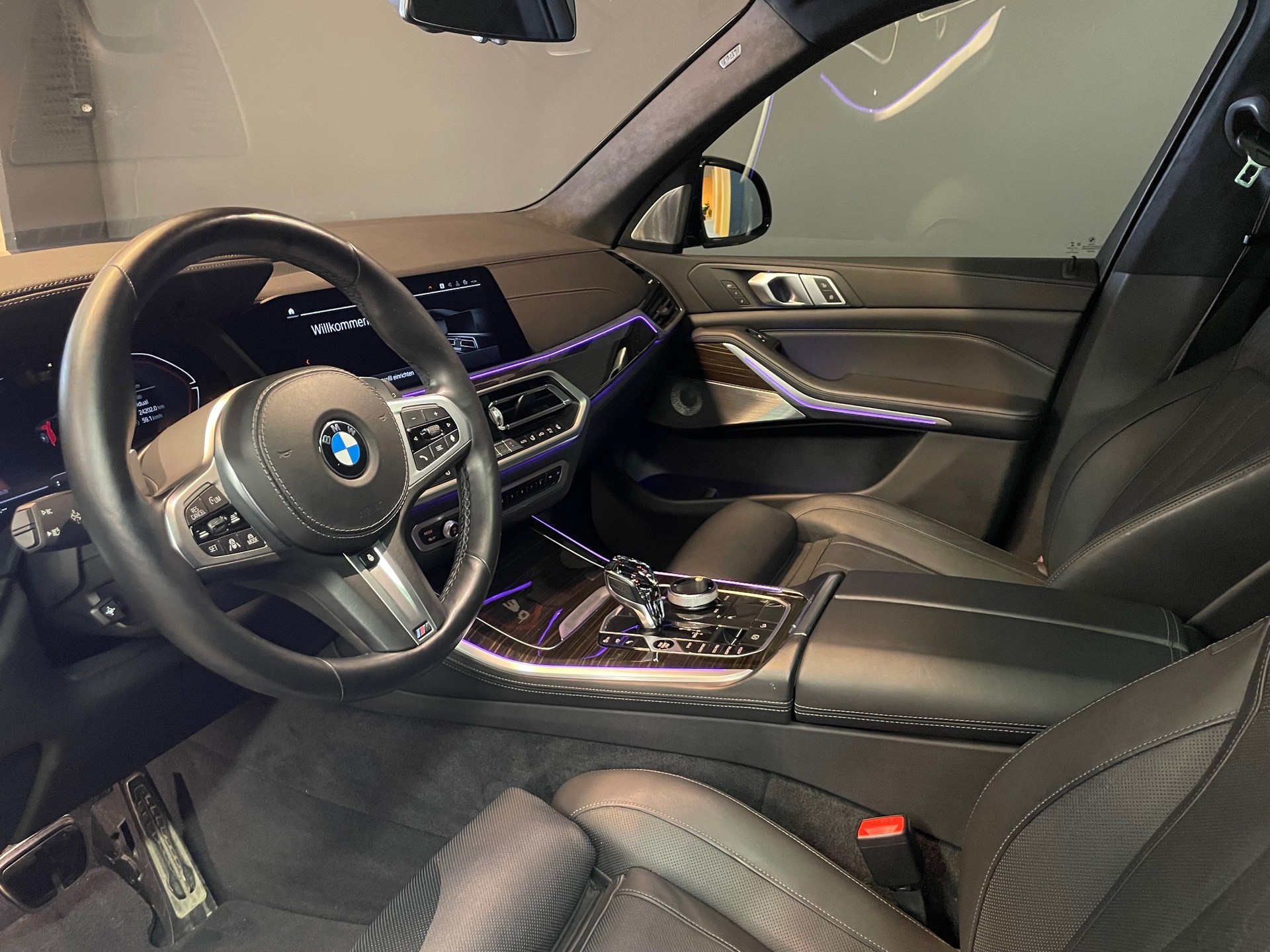 BMW X5 xDrive 48V 40i M Sport-showroom-element-3