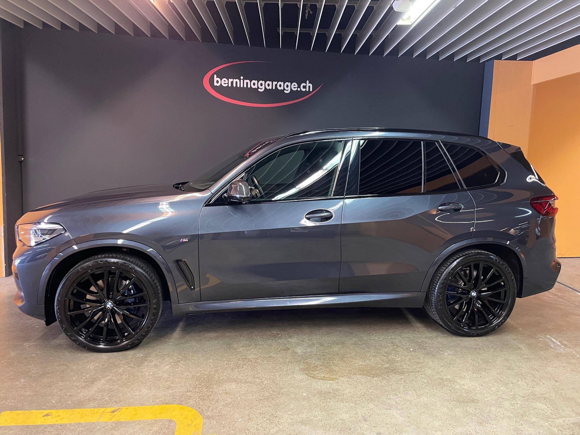 BMW X5 xDrive 48V 40i M Sport-showroom-element-1