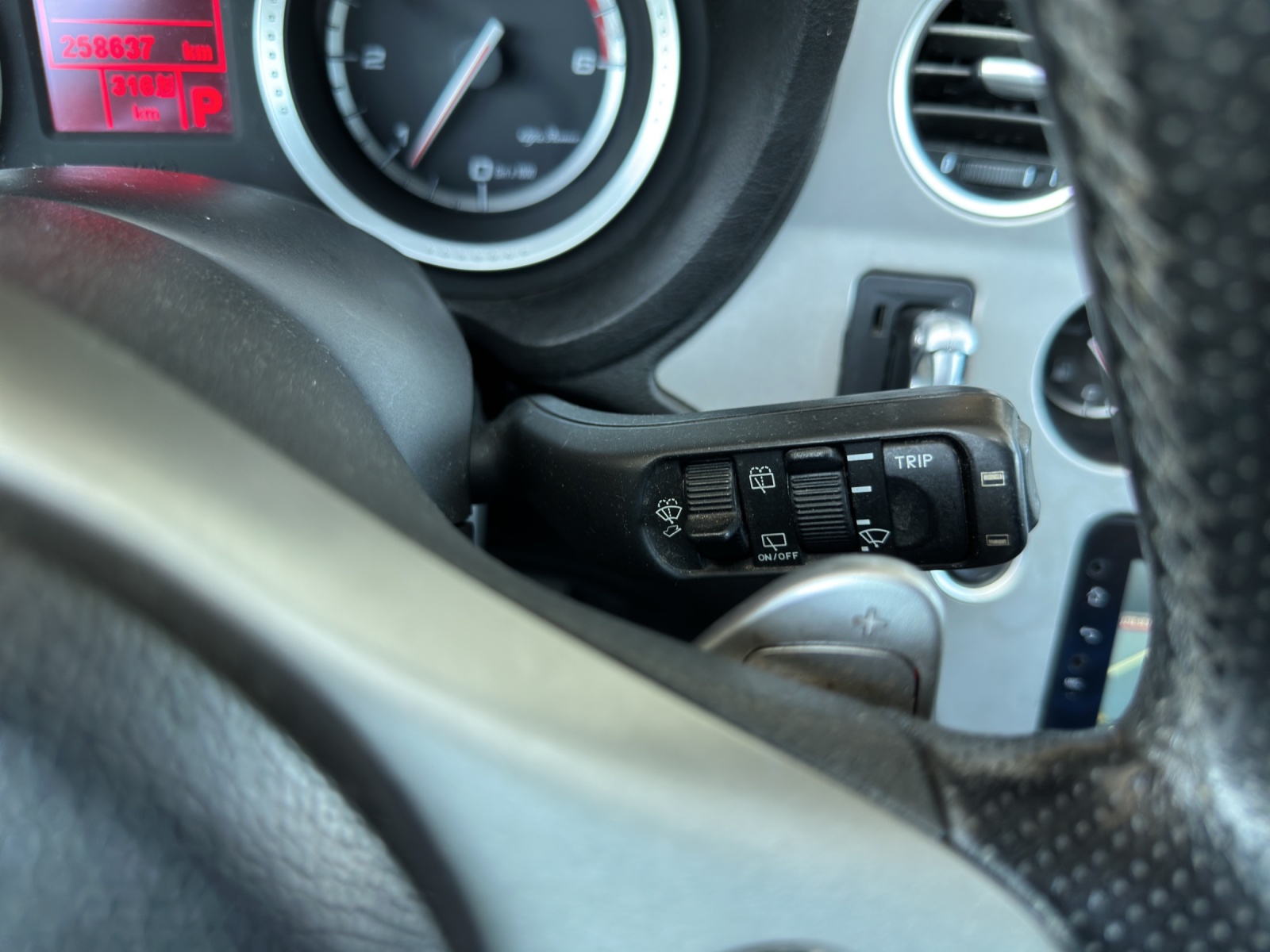 ALFA ROMEO 159 Sportwagon 2.4 JTD Distinctive Q-Tronic-image-16