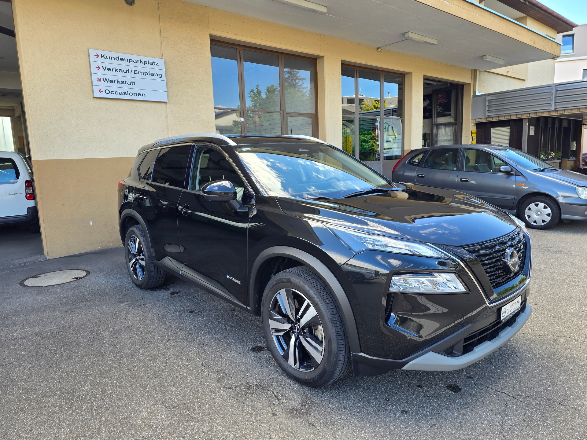 NISSAN X-Trail 1.5 VC-T e-Power 4WD N-Connecta Sun-roof-showroom-element-3